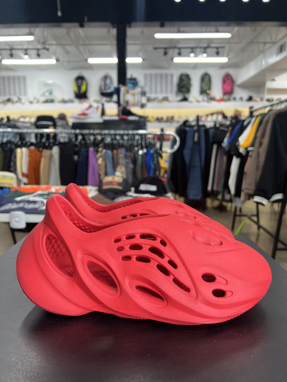 Adidas Adidas Yeezy Foam RNNR Vermillion Sz. 6 (2021) Size US 6 / EU 39 - 6 Thumbnail