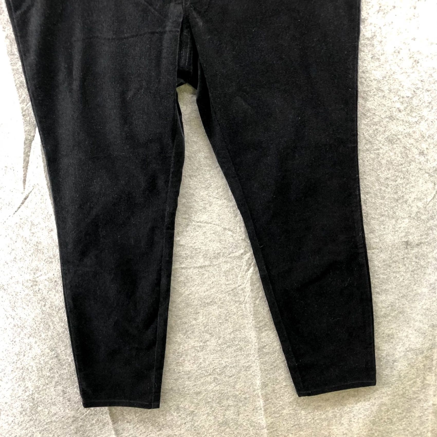 Ellen Tracy Ellen Tracy Velvet Pants Jeans Womens 8 Black Mid Rise Slim Stretch Skinny 5-Pocket Denim Regular Rise Womens Jeans Black Velvet Pant Size 30" / US 8 / IT 44 - 4 Thumbnail