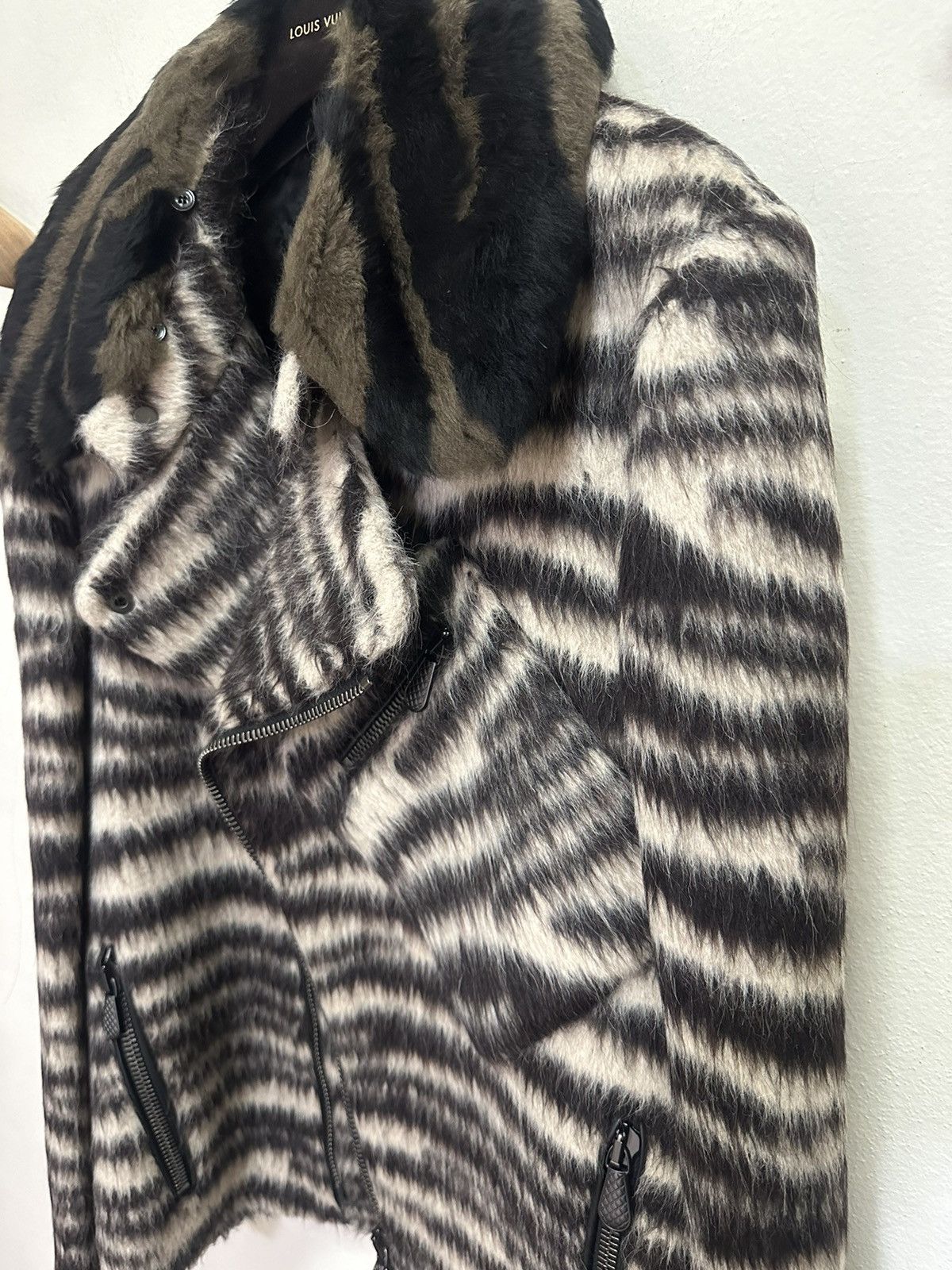 Bottega Veneta [FINAL PRICE] Bottega Venetta Lamb Fur Jacket [RRP $2,900] Size US S / EU 44-46 / 1 - 9 Thumbnail