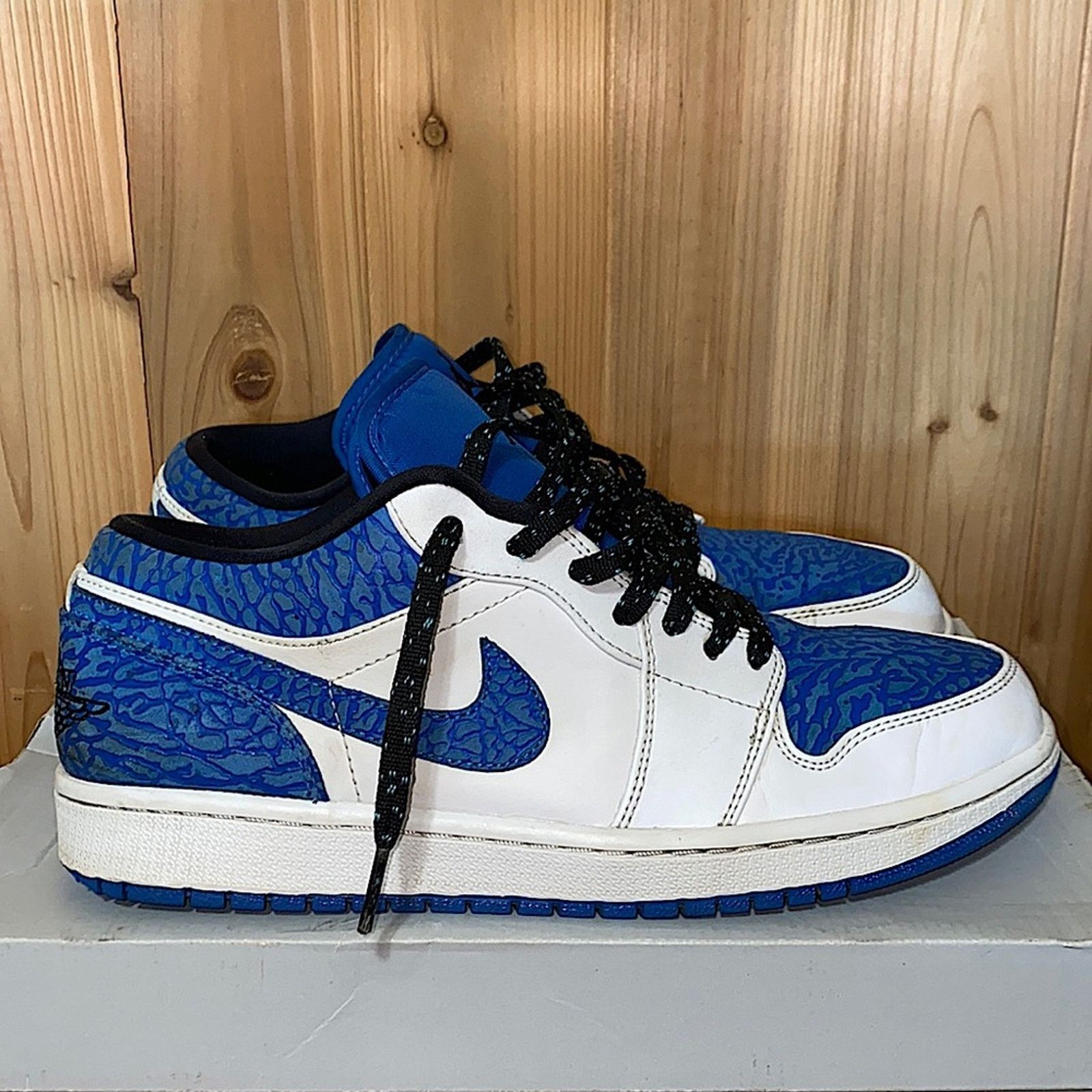 Jordan Brand 2014 Jordan 1 retro low white sport blue elephant print Size US 9.5 / EU 42-43 - 1 Thumbnail