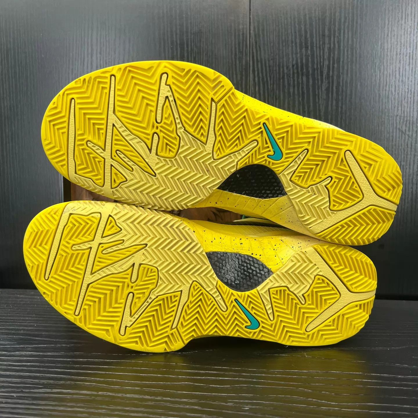 Nike Nike Zoom Kobe 4 Yellow Size US 9.5 / EU 42-43 - 6 Thumbnail