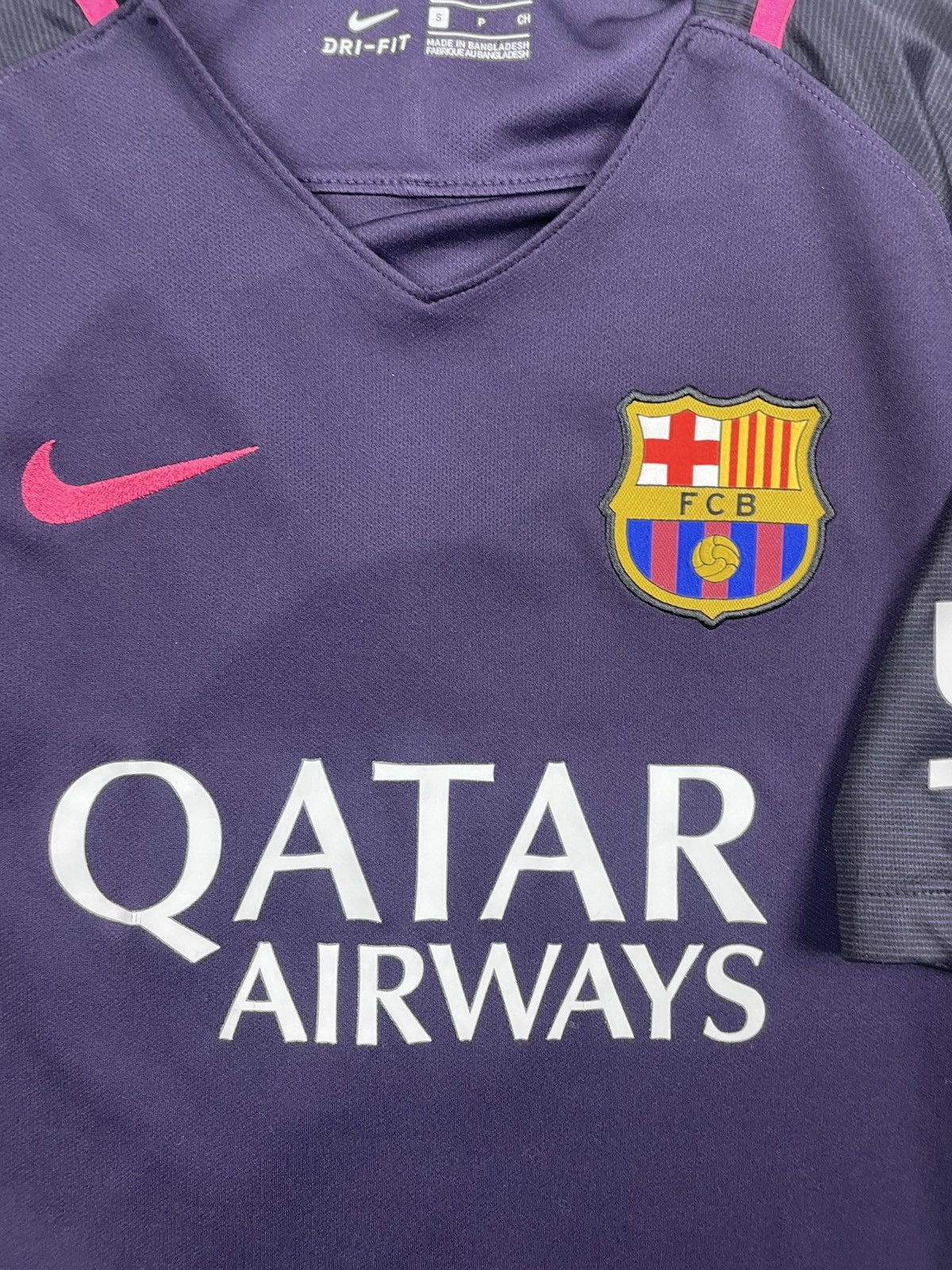 Nike Nike S FC Barcelona 16/17 Away #9 Suarez Jersey Drip OG eg Size US S / EU 44-46 / 1 - 7 Thumbnail