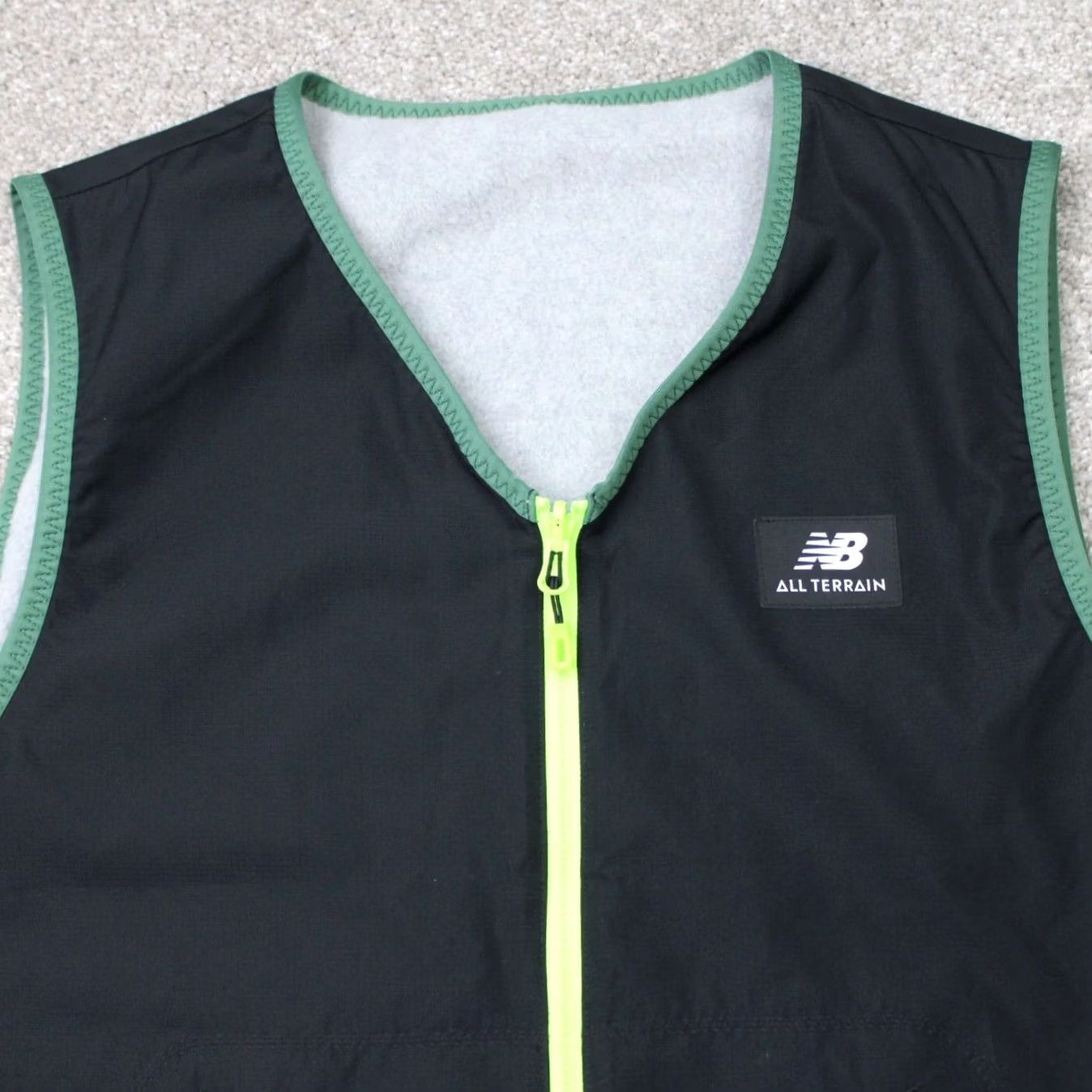 New Balance New Balance Reversible Vest Mens Medium All Terrain Fleece/Soft Shell Gray/Black Size US M / EU 48-50 / 2 - 3 Thumbnail