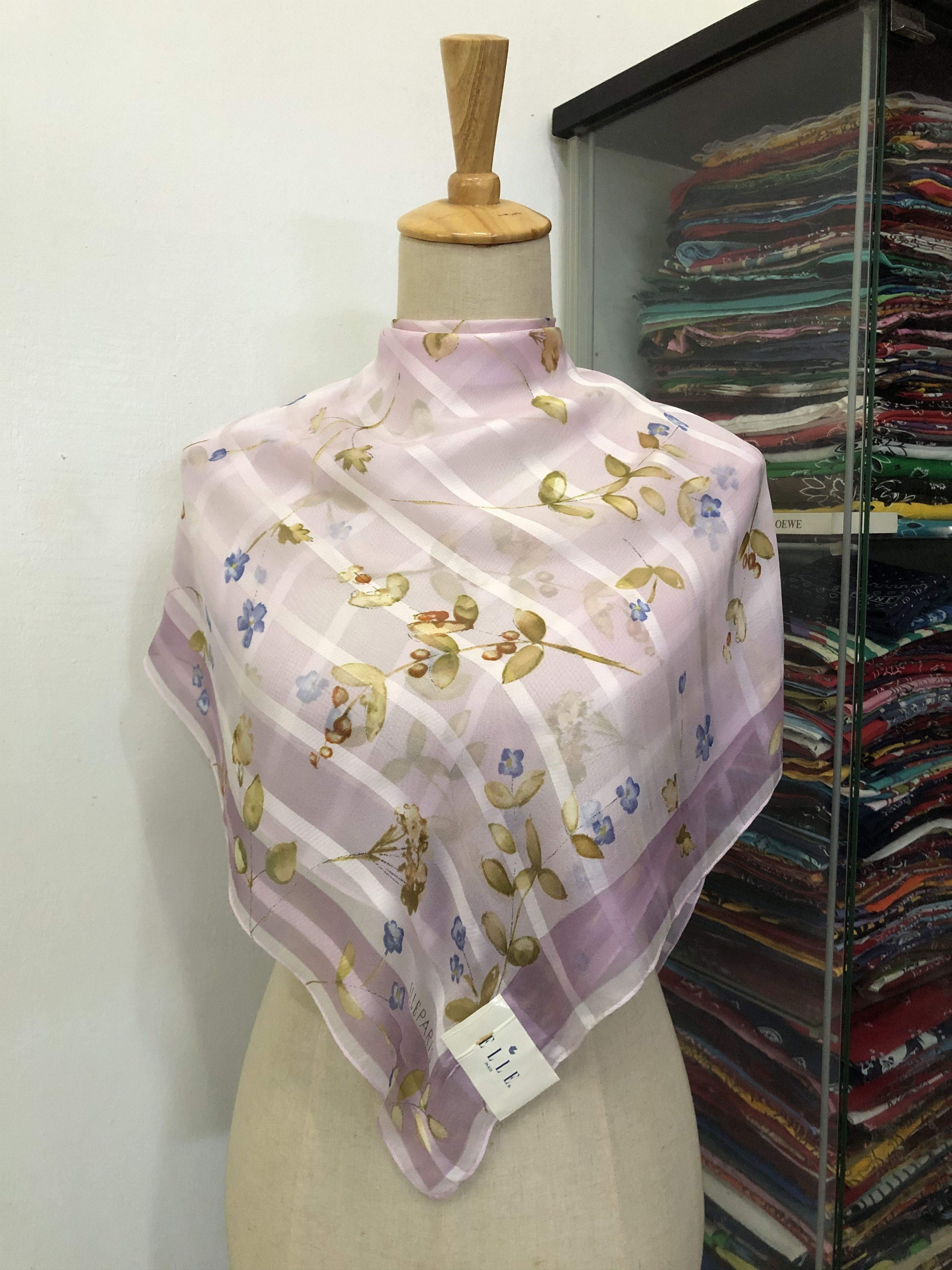 Vintage Vintage Elle Paris Silk Scarf Size ONE SIZE - 1 Thumbnail