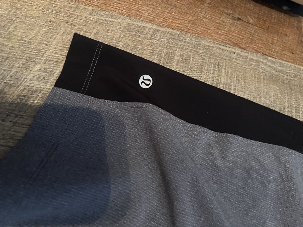 Lululemon Lululemon Men's Athletic Shorts Gray Black M Polyester Size US 30 / EU 46 - 4 Thumbnail