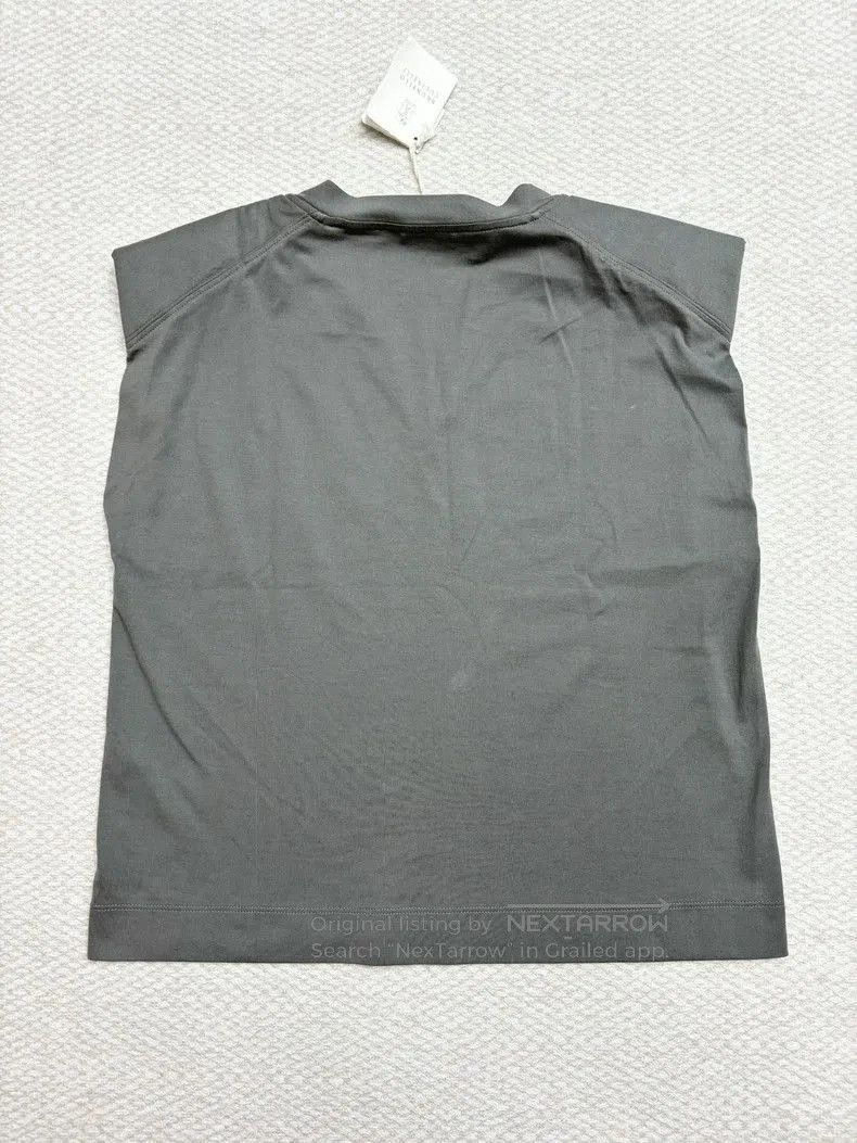 Brunello Cucinelli Brunello Cucinelli Gray V-Neck Sleeveless Top. Size US L / EU 52-54 / 3 - 2 Thumbnail