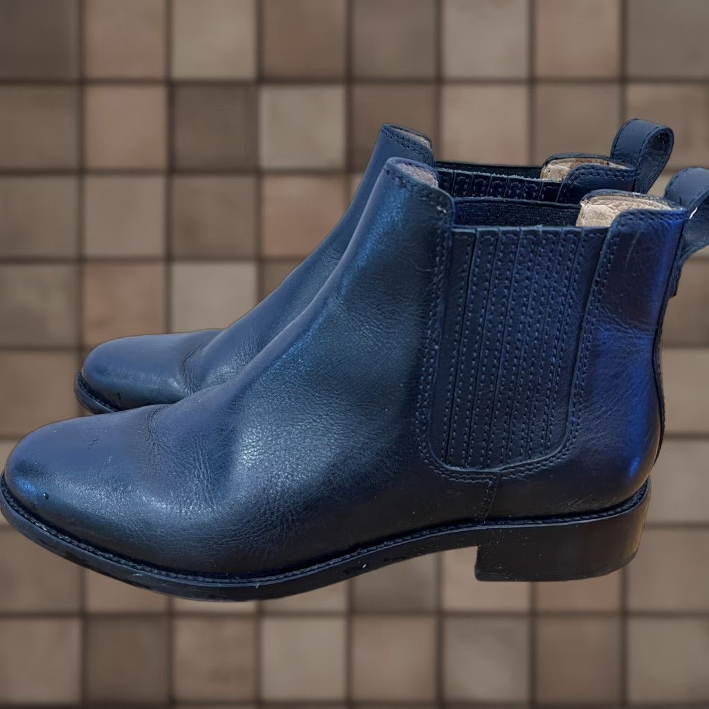 Madewell Madewell Chelsea Boots Black Leather Size 10 M Women Shoe Chelsea Boot Block Heel Size US 10 / IT 40 - 1 Thumbnail