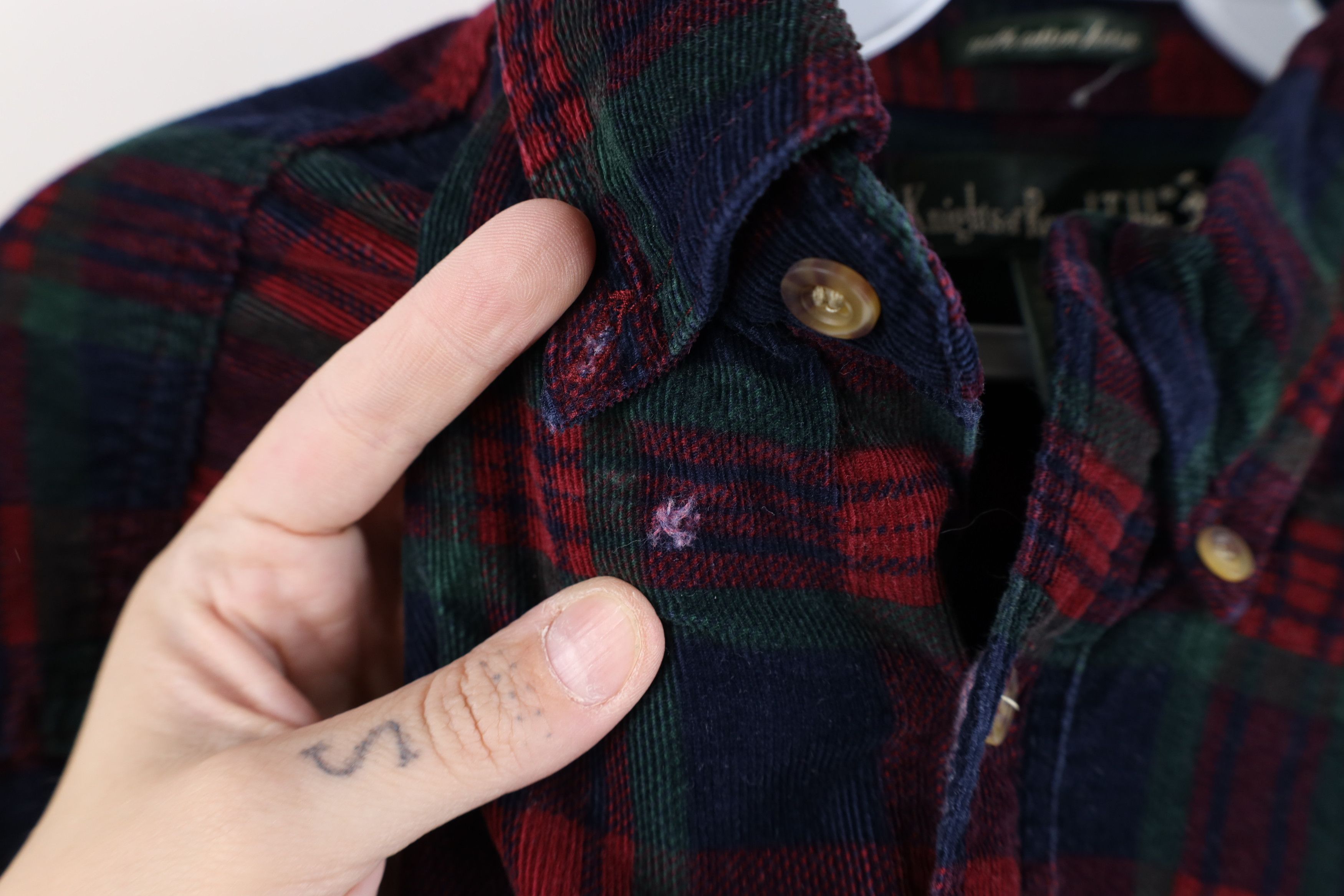 Vintage Vintage 90s Streetwear Corduroy Collared Button Down Shirt Size US L / EU 52-54 / 3 - 6 Thumbnail