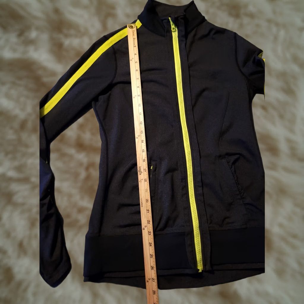 Lululemon Lululemon Jacket Women's 10 Long Sleeve Gray Full Zip Zip Pockets Activewear Running Jogging Walking Yoga Shirt Mens Girls Womens Size L / US 10 / IT 46 - 1 Thumbnail