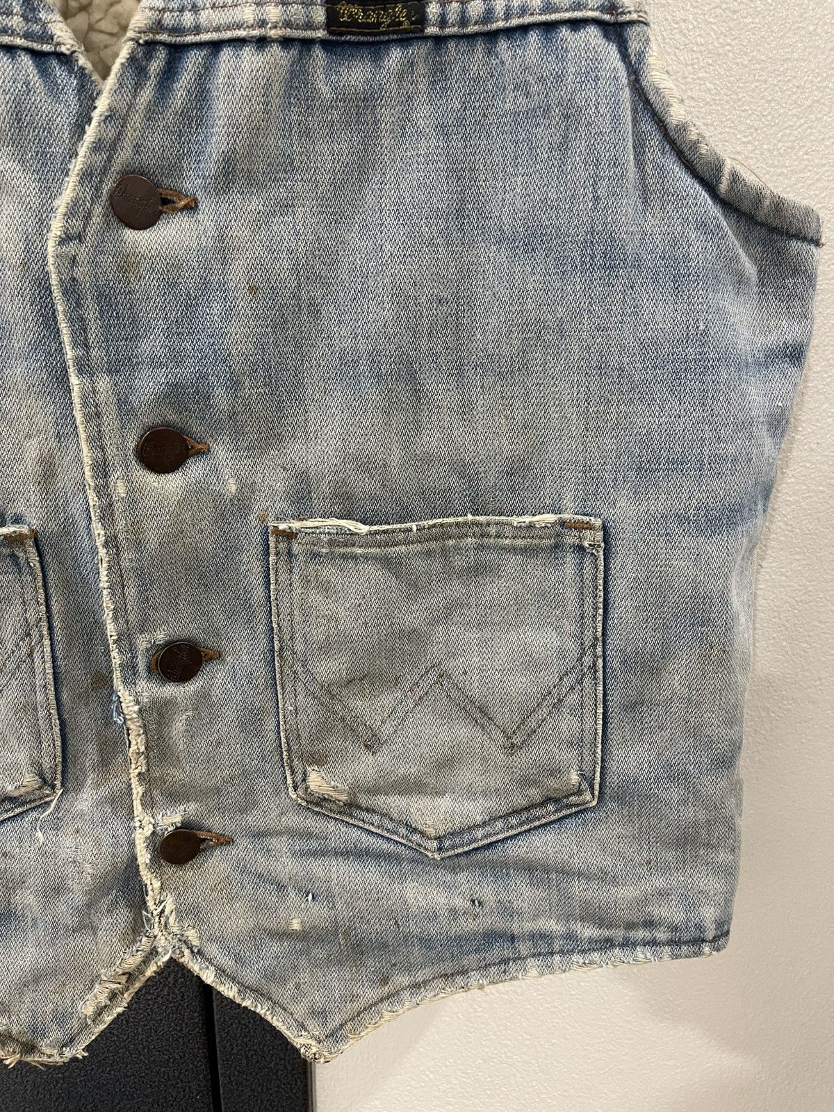 Wrangler Vintage Wrangler Sherpa Lined Distressed Denim Vest Size US M / EU 48-50 / 2 - 5 Thumbnail