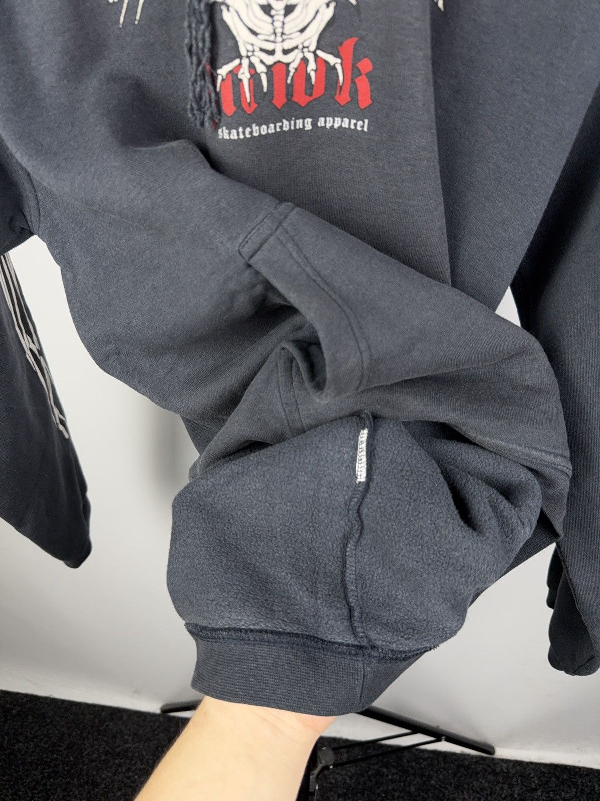 Hawk × Tony Hawk × Vintage Crazy Vintage Y2K Tony Hawk Skateboards Skull Faded Hoodie Size US S / EU 44-46 / 1 - 8 Thumbnail
