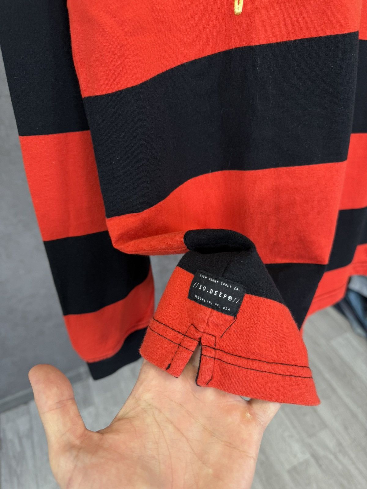10 Deep 10 Deep designer striped center logo sweatshirt Size US L / EU 52-54 / 3 - 4 Thumbnail