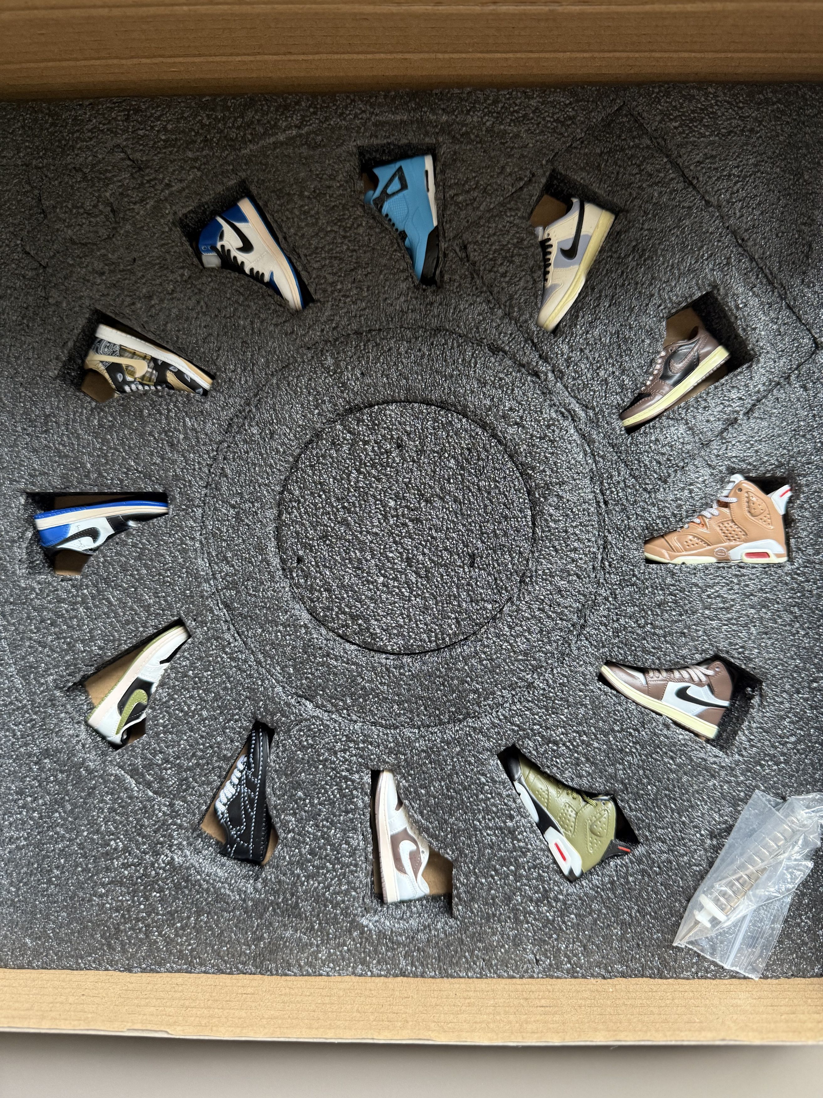 Travis Scott Cactus Jack 3D Sneaker Clock Size ONE SIZE - 7 Thumbnail