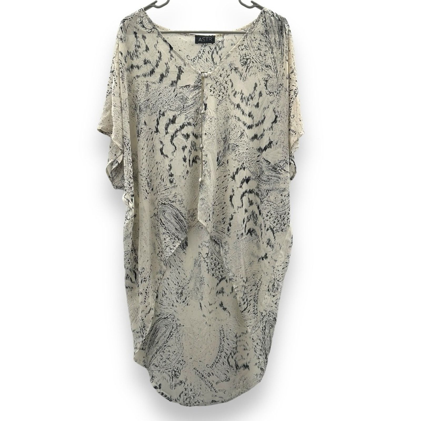 ASTR The Label ASTR Cream & Black Animal Print High Low Shear Tunic Top S Size S / US 4 / IT 40 - 1 Thumbnail