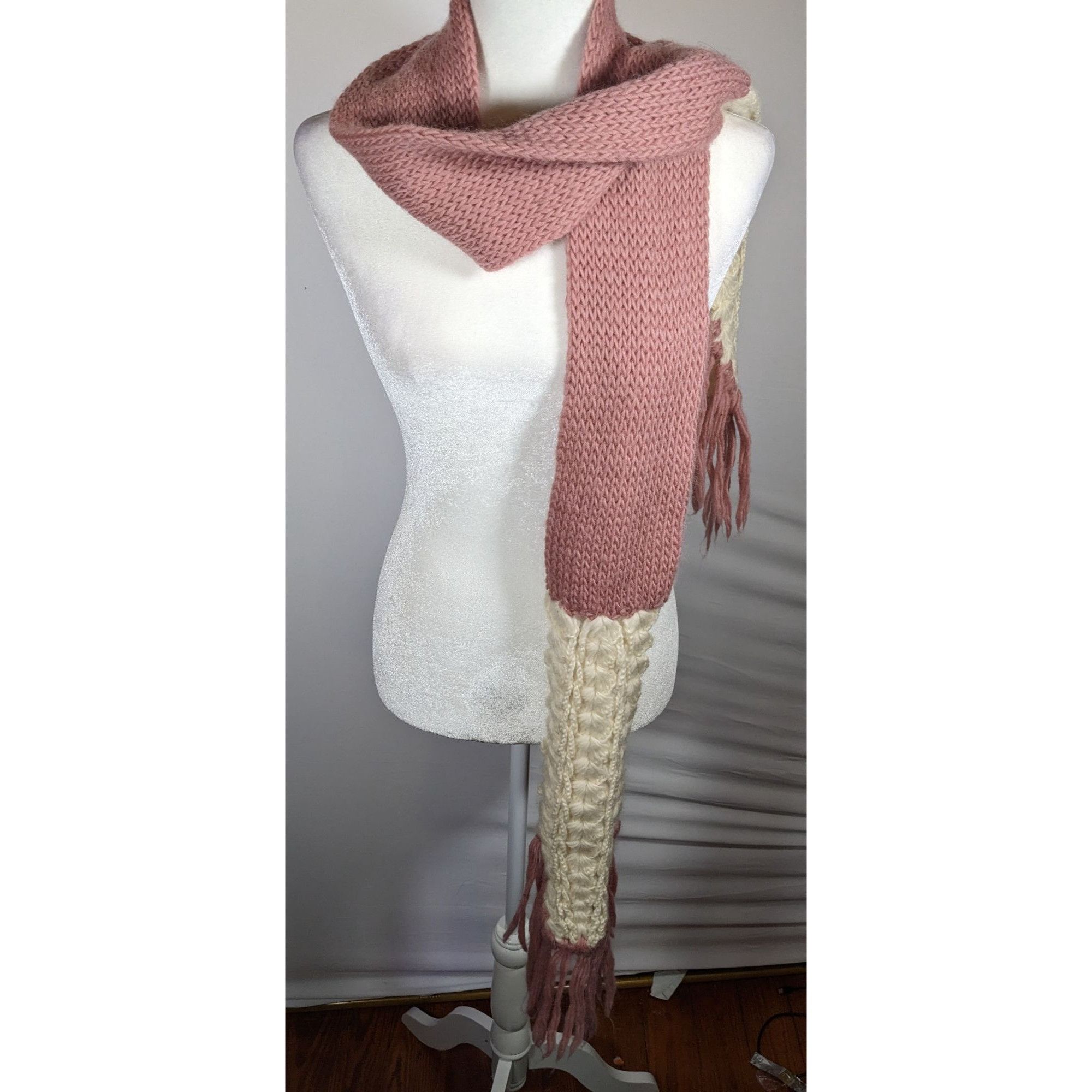 Handmade Vintage Handmade Victorian Rose Pink And Cream Scarf Size ONE SIZE - 6 Thumbnail