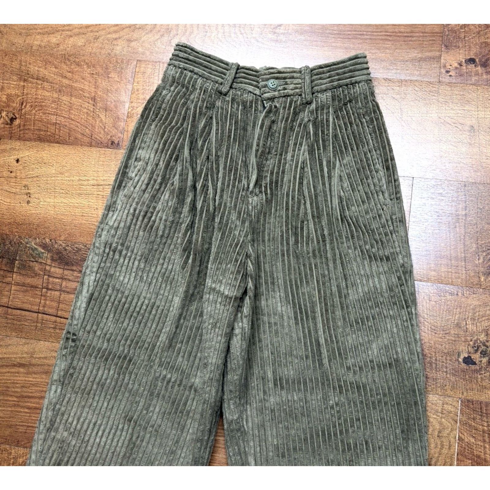 Eddie Bauer VINTAGE Eddie Bauer Pants Green Women’s 4P Corduroy Pleated High Waisted Tapered 27 Inseam Inseam Petite 25 Waist 80s Size 42" / US 20 - 3 Thumbnail