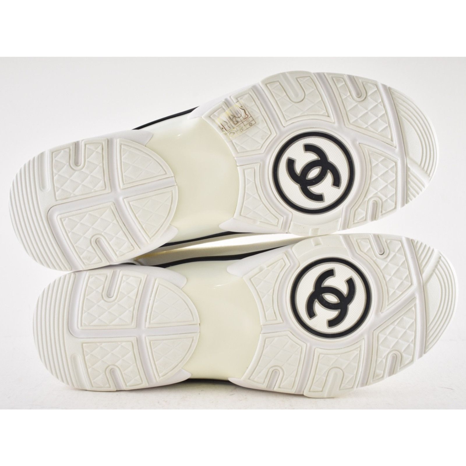 Chanel Chanel 20C Men White Black Neoprene CC Logo Low Top Size US 11 / EU 44 - 12 Thumbnail