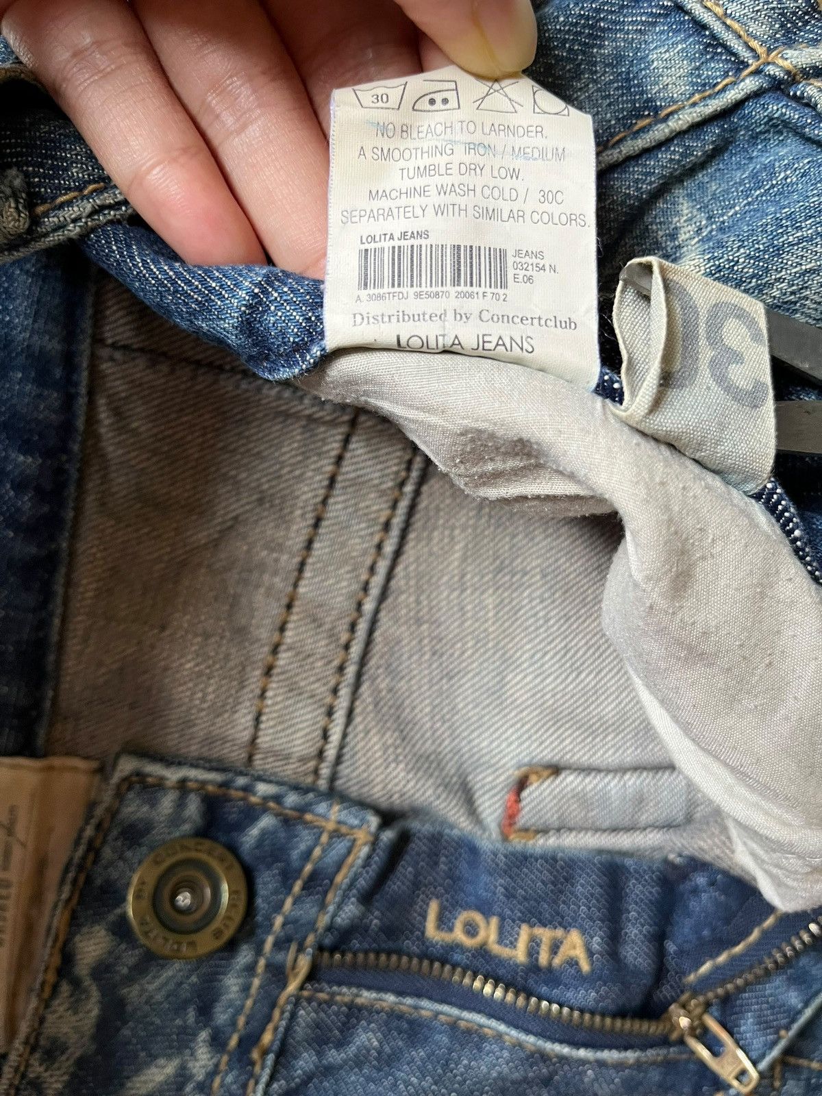 Japanese Brand Vintage Japanese Brand Rusty Mud Wash Distressed Loose Jeans Size US 33 - 12 Thumbnail