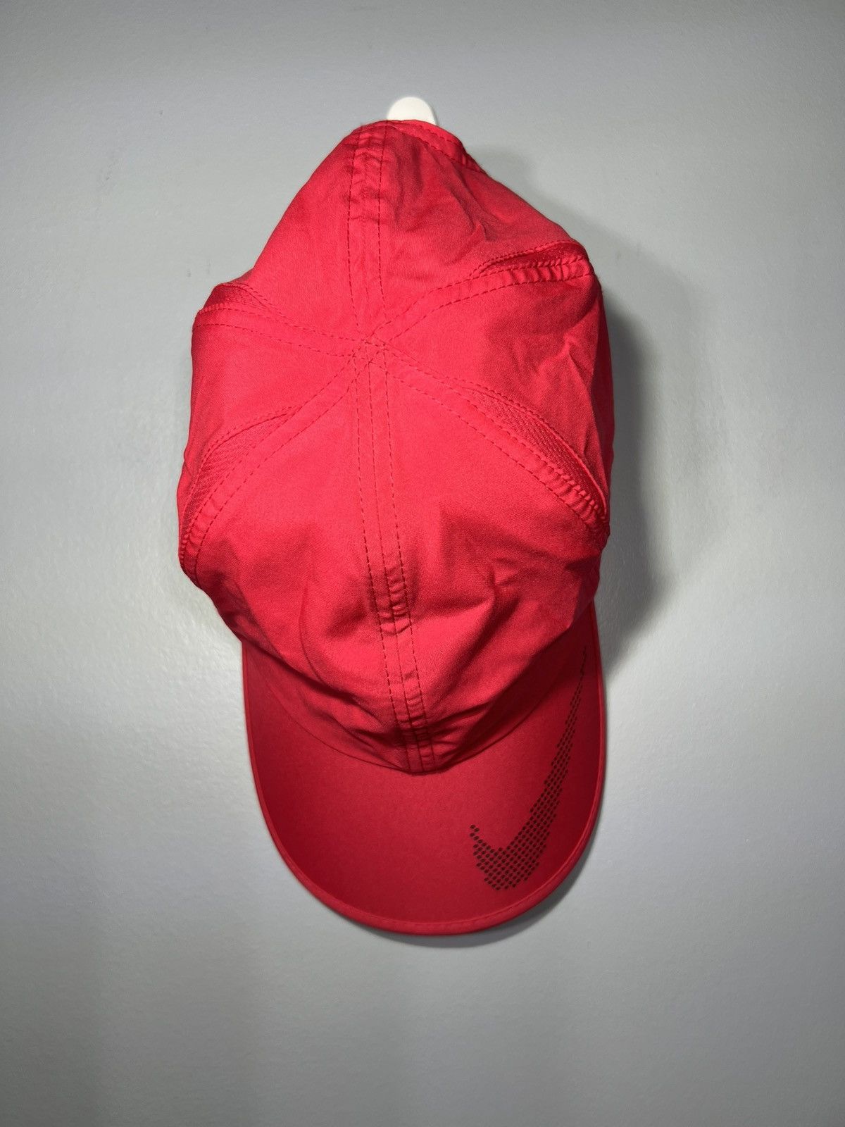 Nike Nike FeatherLight Hat Women Strapback Hot Pink Running Golf Size ONE SIZE - 2 Thumbnail