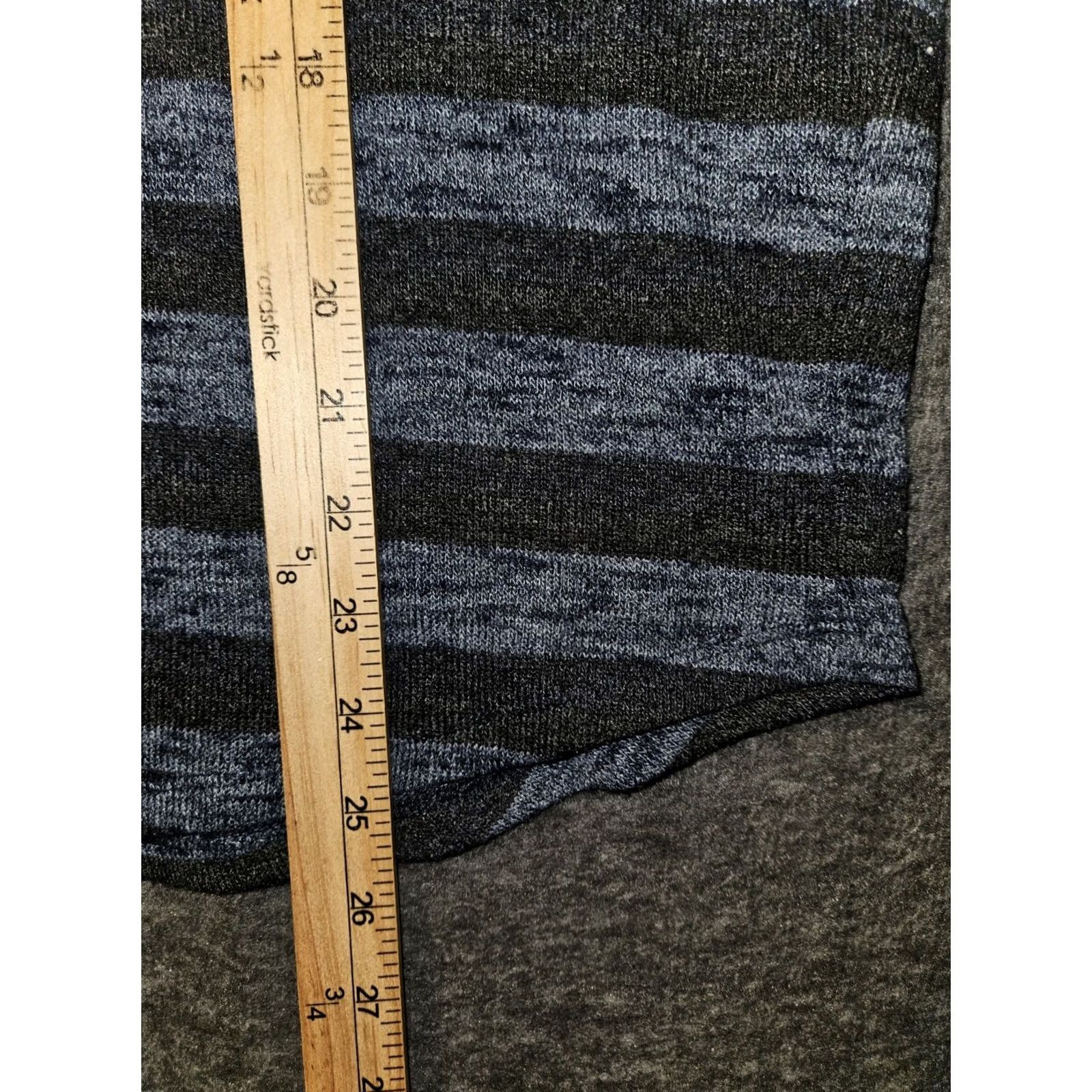 American Eagle Outfitters VINTAGE? American Eagle Sweater Women's M Blue Striped V-Neck Lightweight Oversized Pullover Shirt Womens Size M / US 6-8 / IT 42-44 - 4 Thumbnail