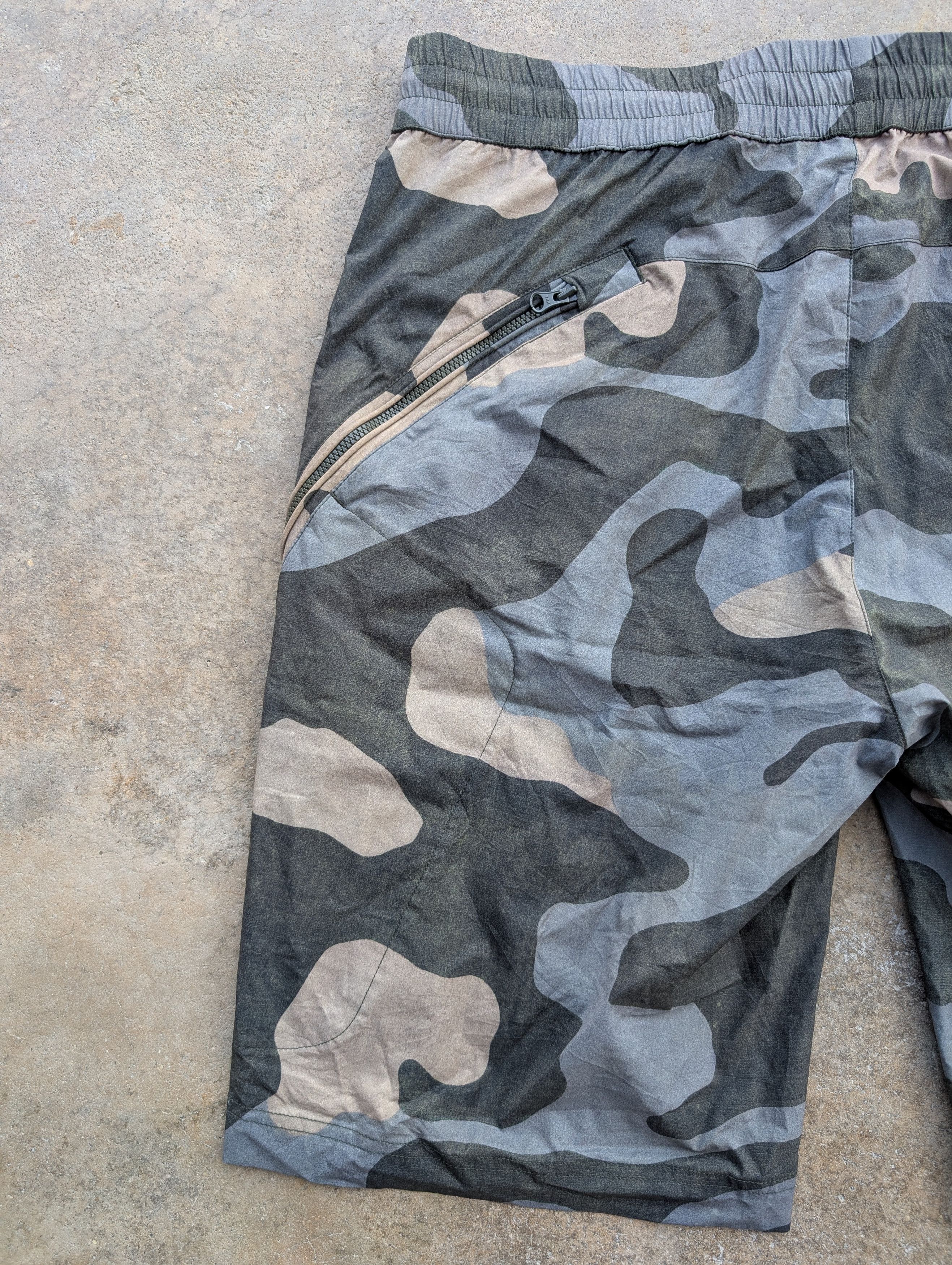 C.P. Company C.P. Company Pro-Tek Camouflage Bermuda Shorts Size US 34 / EU 50 - 6 Thumbnail