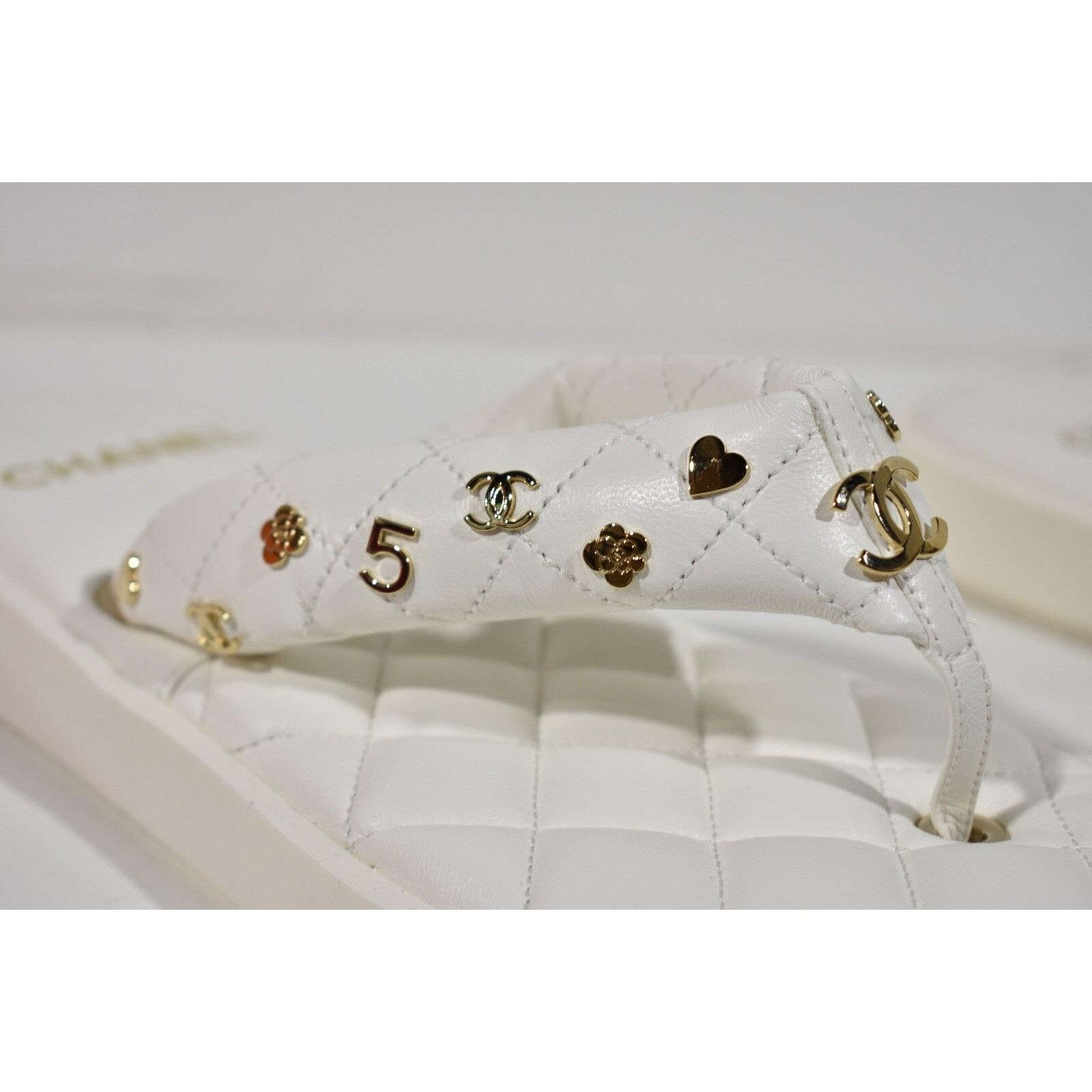 Chanel Chanel 23P White Quilted Charms Padded Pool Thong Logo Size US 9 / IT 39 - 4 Thumbnail