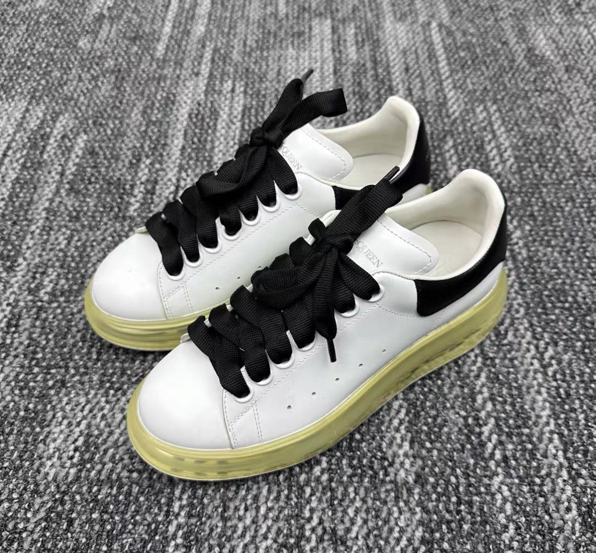 Alexander McQueen Alexander McQueen Black Sole Air Cushion White Sneakers J42 Size US 4 / IT 34 - 1 Thumbnail