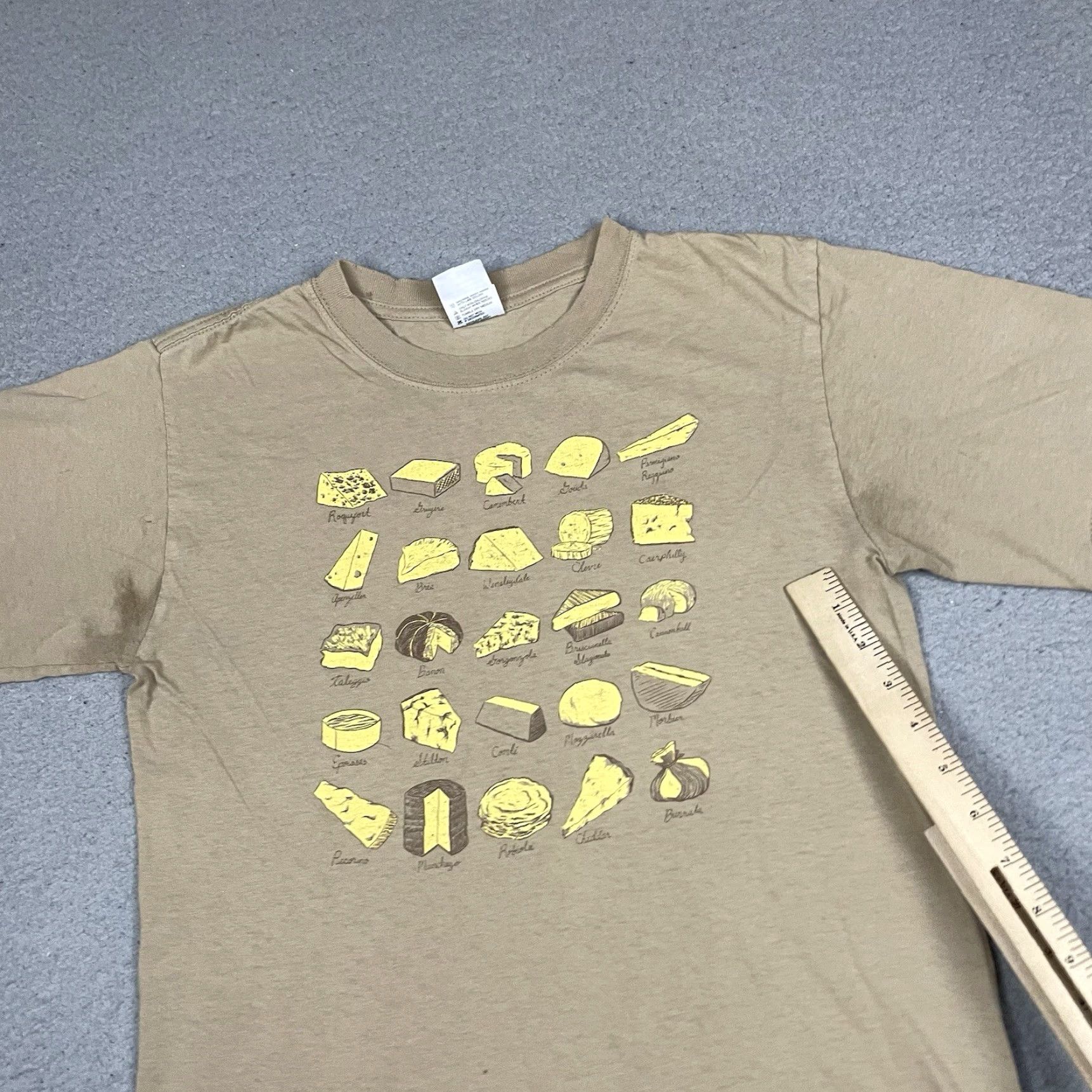 Gildan VINTAGE Gildan T-Shirt Mens 90s Cheese Brown Short Sleeve Crew Neck S Small Cotton Distressed Pattern Solid Graphic Print Vintage Rare Brie Size US S / EU 44-46 / 1 - 4 Thumbnail