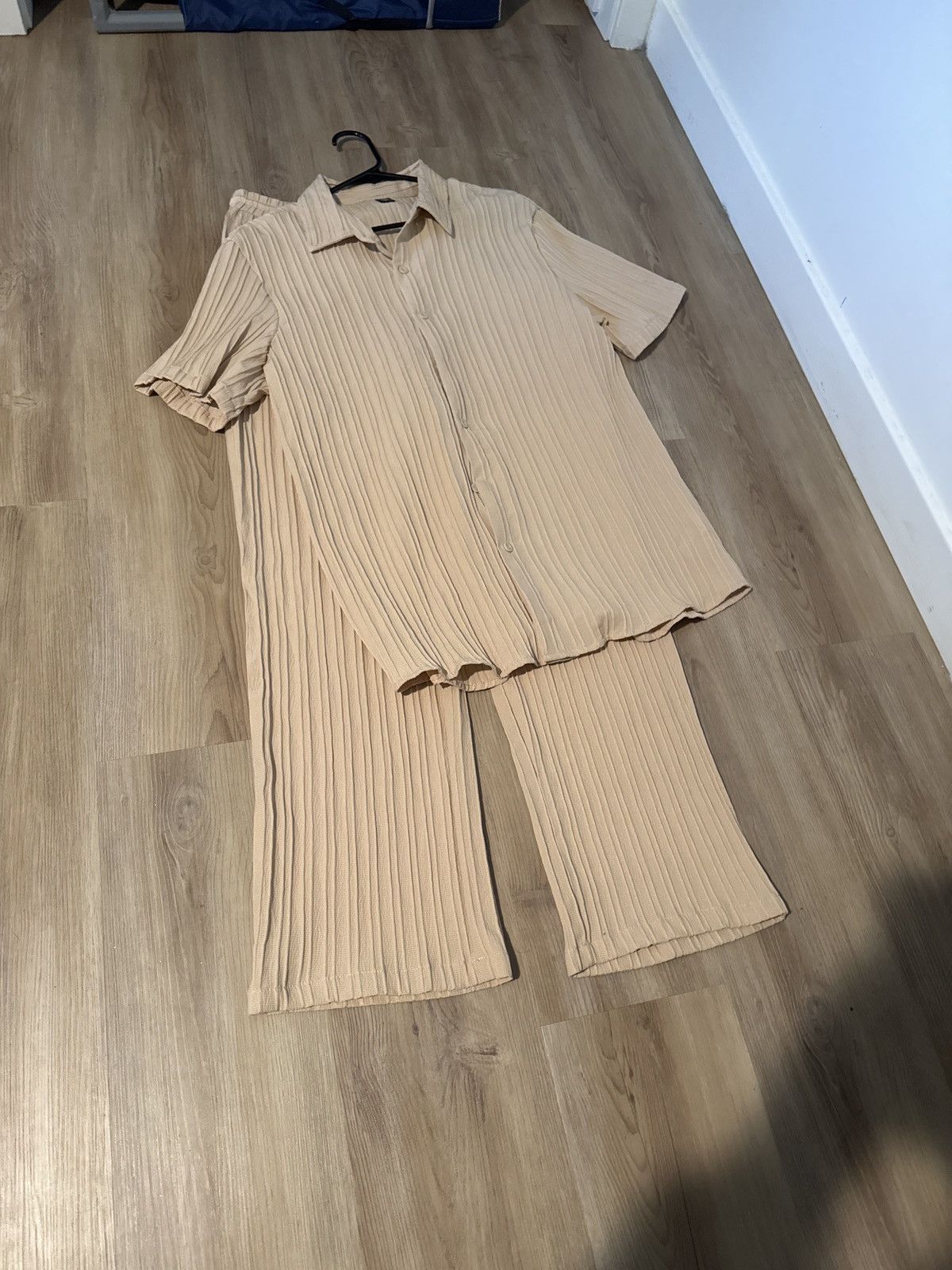 Other Button up two piece set (shirt and pants) Size US M / EU 48-50 / 2 - 1 Thumbnail