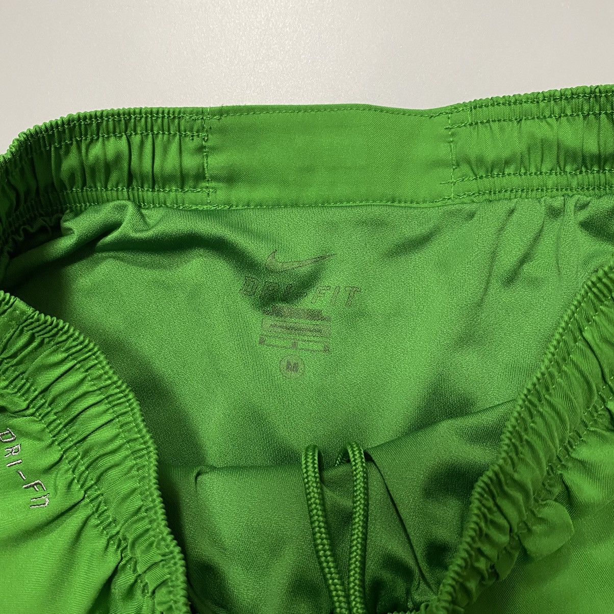 Nike Nike FC Celtic 2010-2011 Green Shorts Mens Size M Size US 32 / EU 48 - 5 Thumbnail