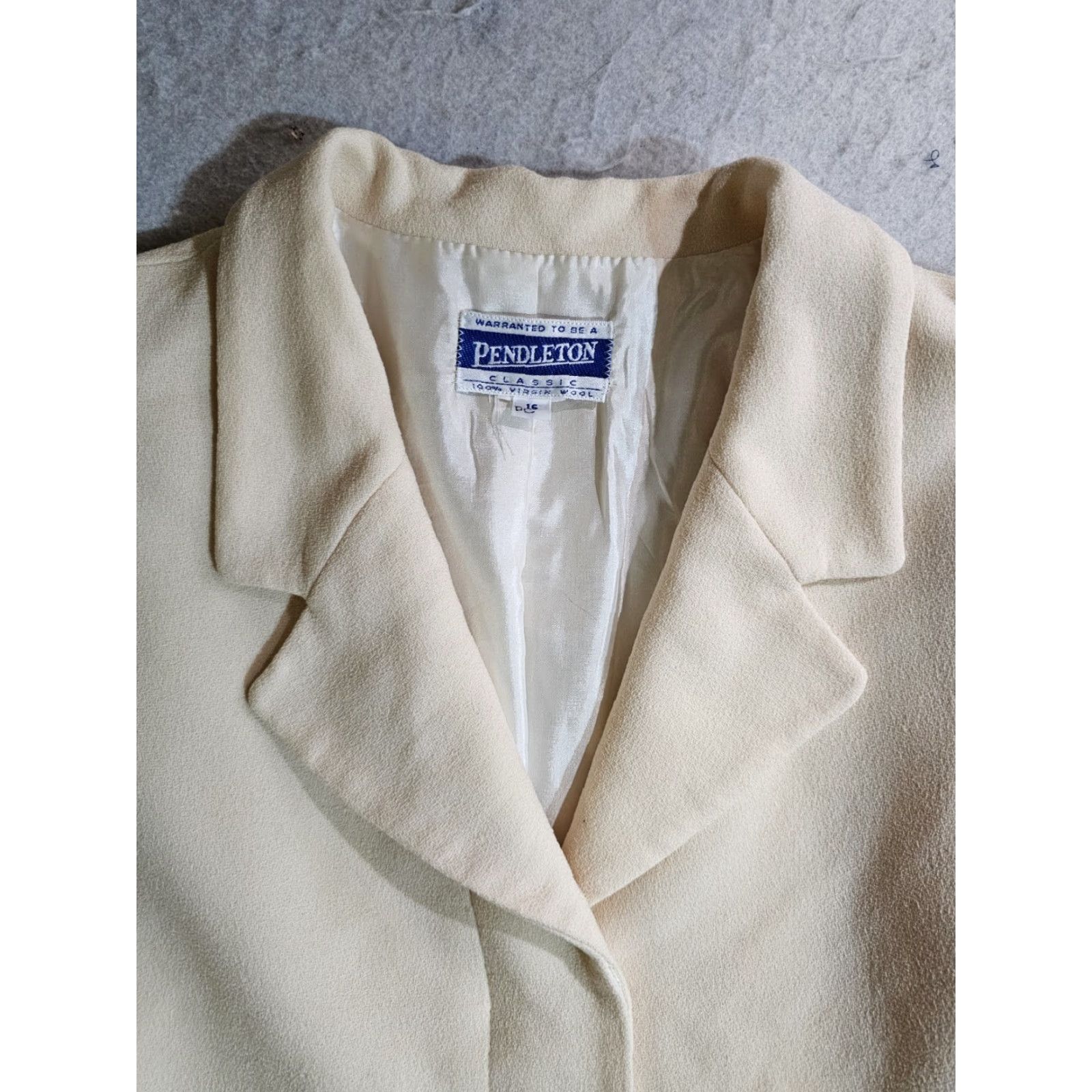 Pendleton VINTAGE Pendleton Blazer 100% Wool Ivory Lined 4 Button Jacket Women's 16 Size XXL / US 16-18 / IT 52-54 - 3 Thumbnail
