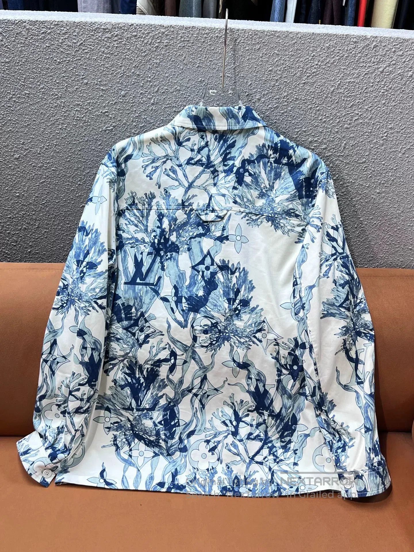 Louis Vuitton Louis Vuitton SS23 Logo Print Long Sleeve Shirt. Size US M / EU 48-50 / 2 - 2 Thumbnail
