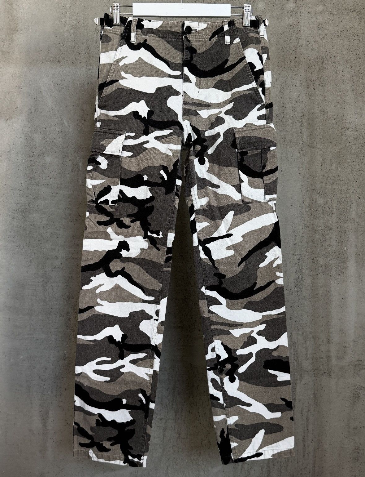 Balenciaga Balenciaga Army Camouflage Pants AW18 Size US 30 / EU 46 - 1 Thumbnail