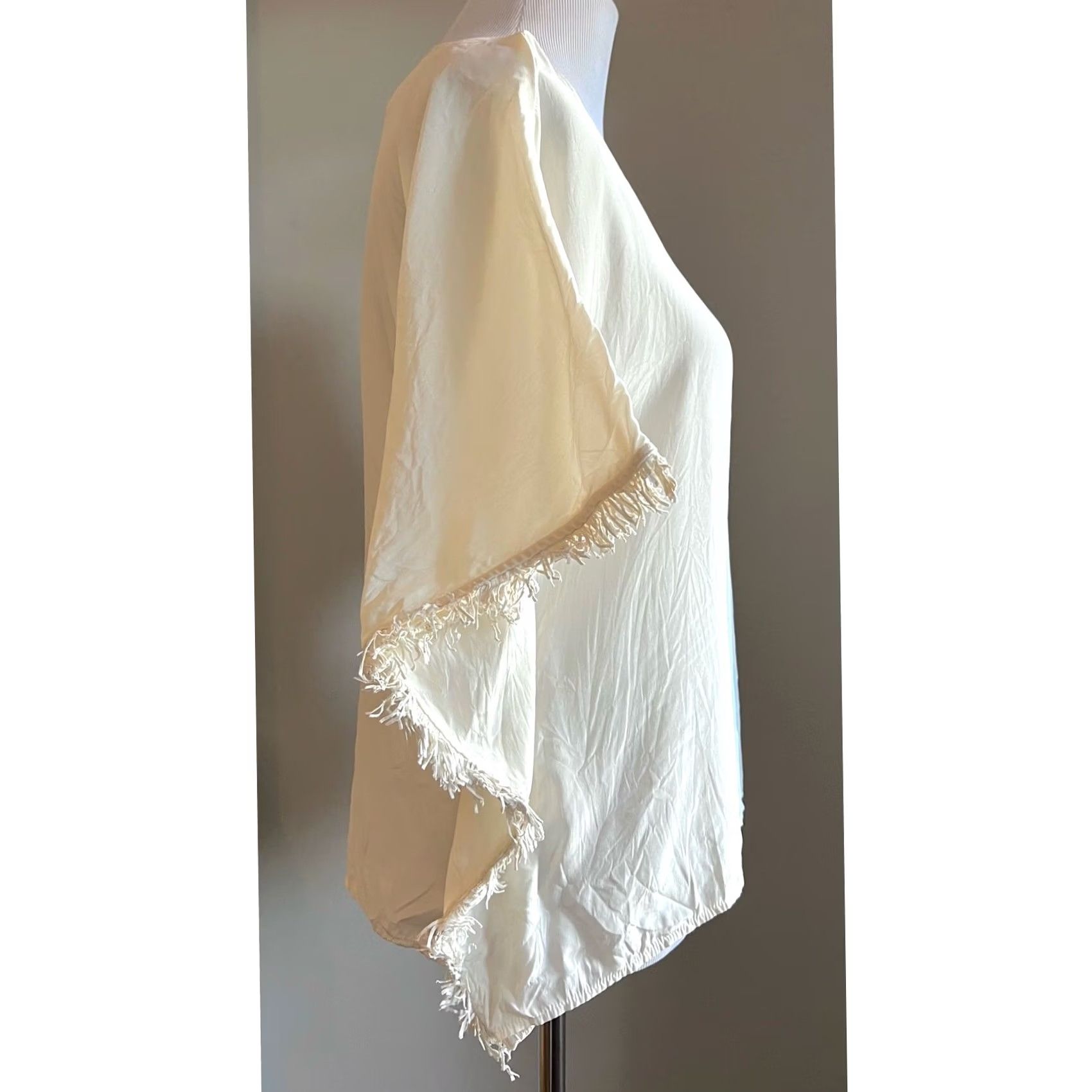 Vintage Marie Oliver Silk Blouse Top Fringe Ivory Cream V-Neck Women’s XXS Blouse Silk Fringe Tunic Womens XS (2XS) Size XXS / US 00 / IT 34 - 5 Thumbnail