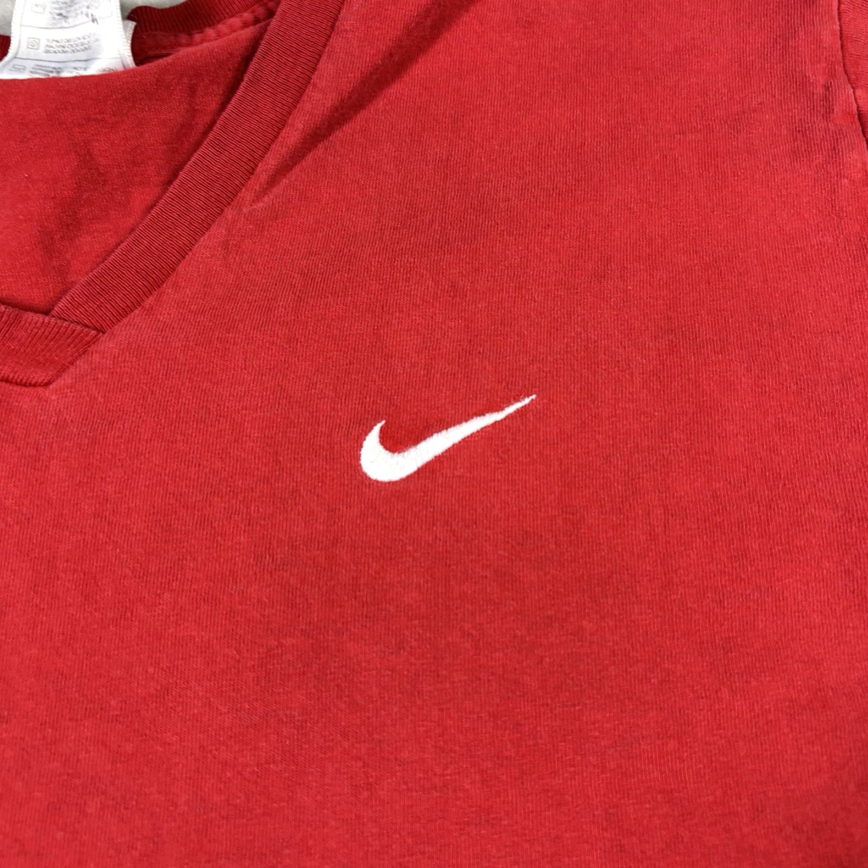 Nike VINTAGE Nike V-Neck T Shirt Red Womens M T-Shirt 90s Embroidered Cotton Short Sleeve Basic Regular Size M / US 6-8 / IT 42-44 - 4 Thumbnail