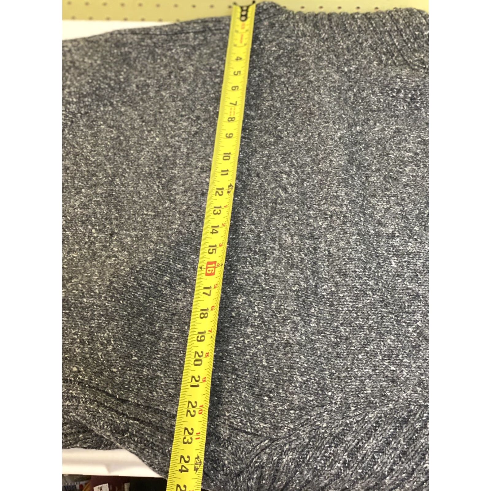 Vintage Woolrich Men’s Heather Gray V-Neck Wool Blend Sweater XL Long Sleeve Knit Pullover Regular Size In Gray Logo Accents Knit Style Tight-Knit Vintage No Size US XL / EU 56 / 4 - 7 Thumbnail