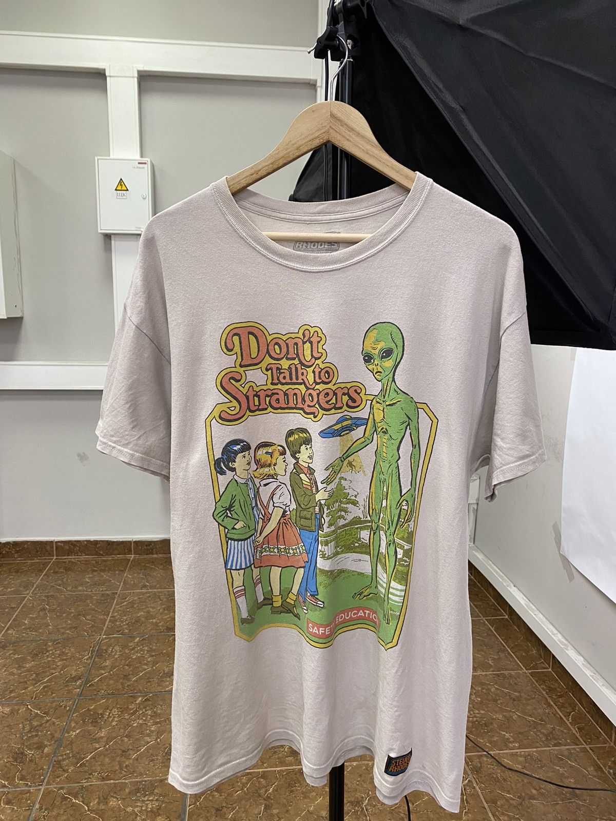 Designer Vintage Aliens Don’t Talk To Strangers retro rare hype Y2K Size US XL / EU 56 / 4 - 1 Thumbnail