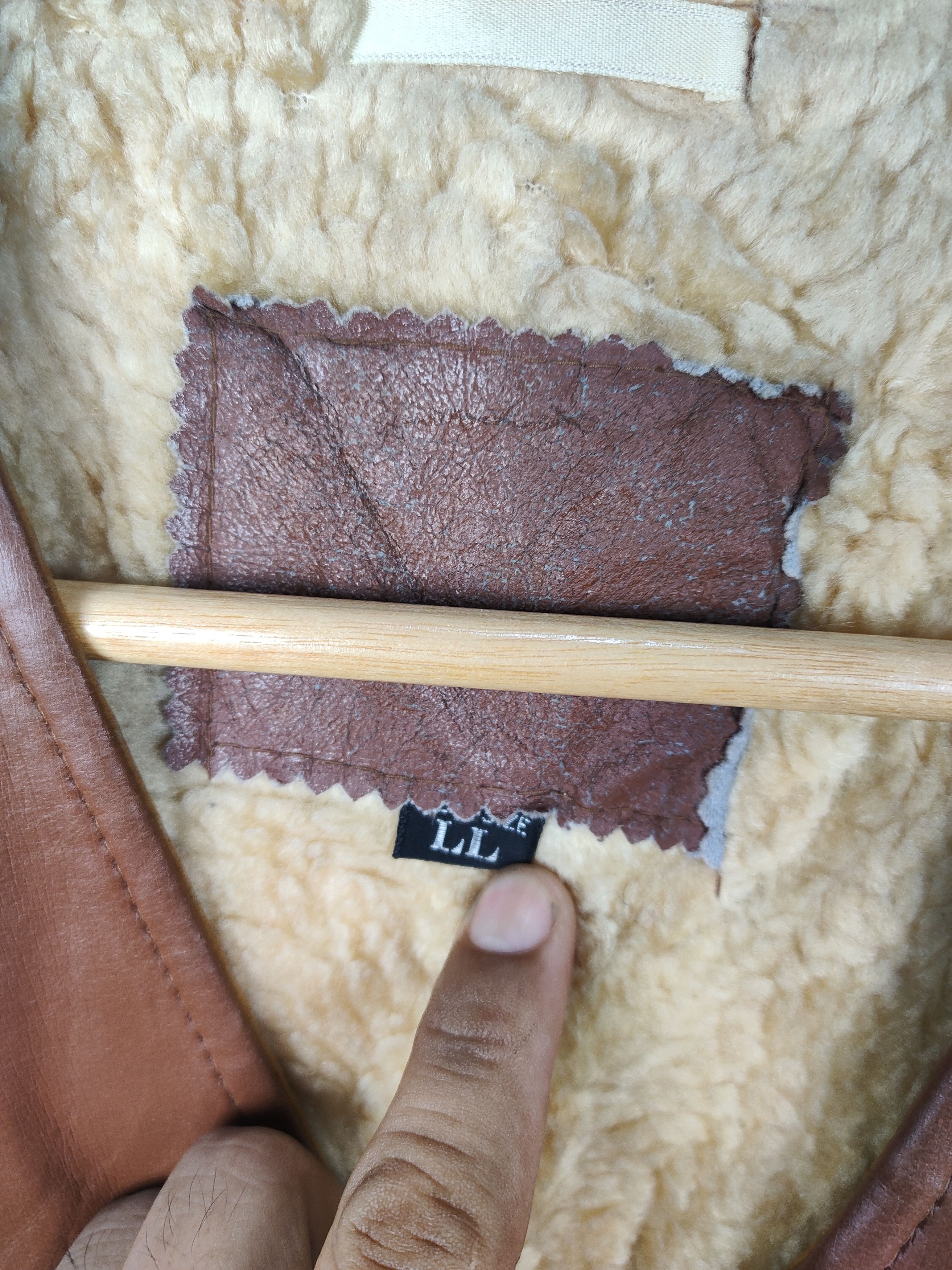 Vintage Vintage brown suede and leather vest with a shearling lining Size US L / EU 52-54 / 3 - 3 Thumbnail