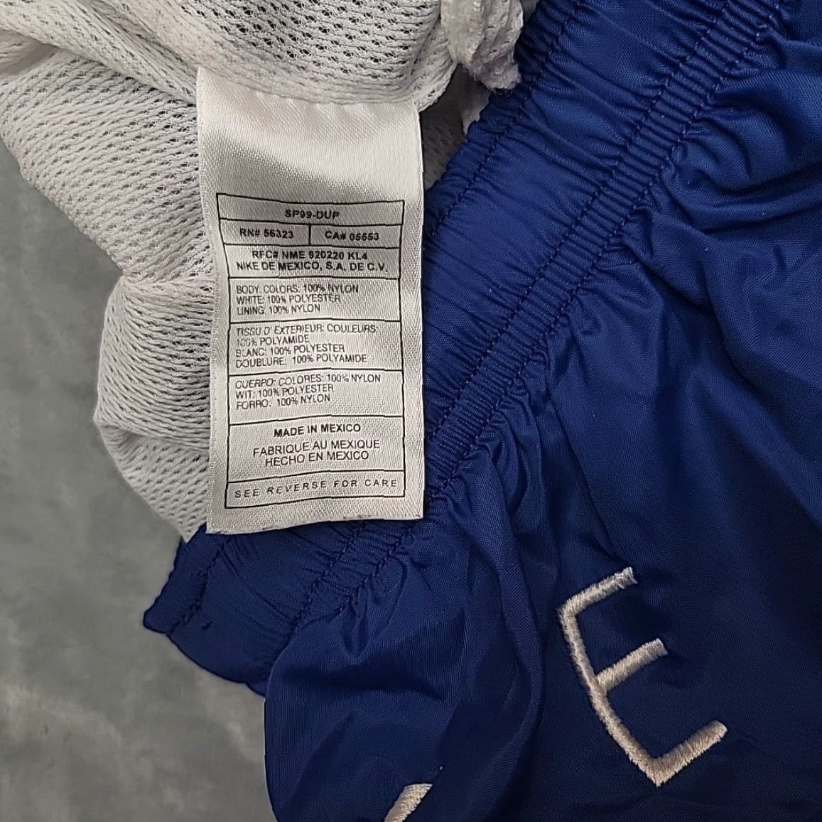 Nike VINTAGE Nike Shorts Men L Blue Lined Embroidered Spellout Swoosh Windbreaker 90s USA Pockets Logo Size US 33 - 5 Thumbnail