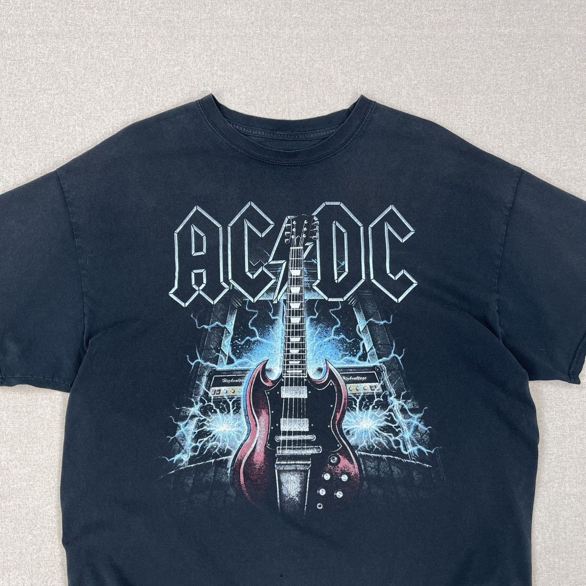 Band Tees VINTAGE WASHED FADED AC/DC BAND TEE ROCK METAL RETRO Size US XL / EU 56 / 4 - 4 Thumbnail