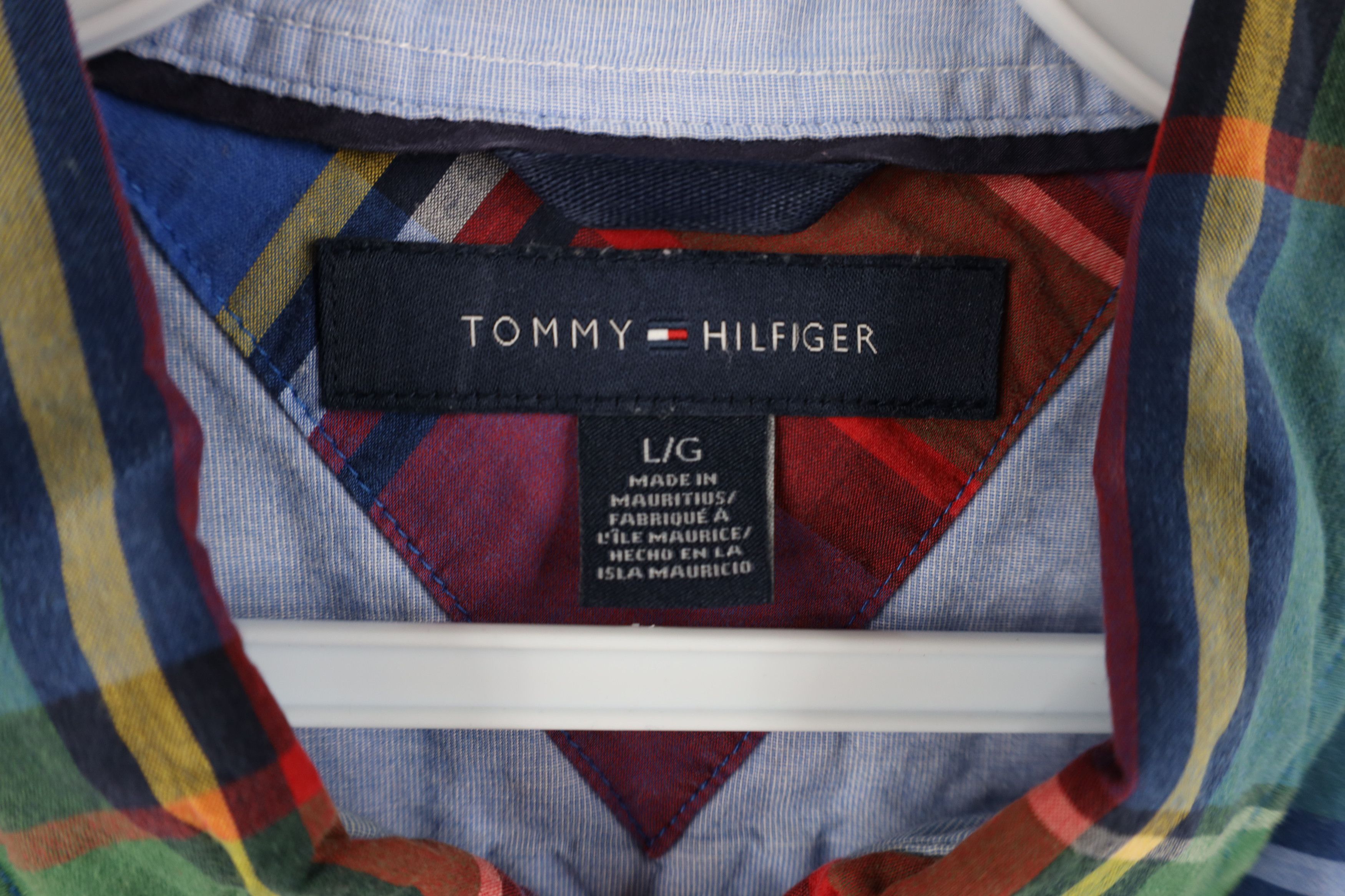 Tommy Hilfiger × Vintage Vintage Tommy Hilfiger Rainbow Collared Button Down Shirt Size US L / EU 52-54 / 3 - 7 Thumbnail