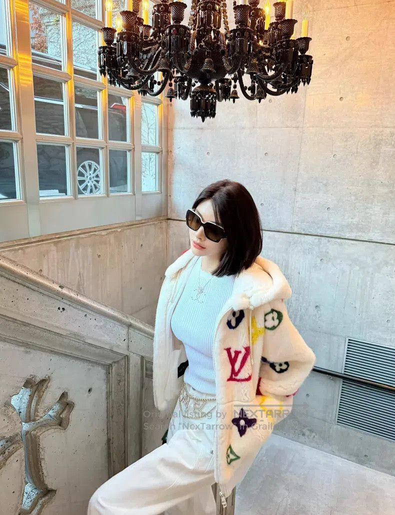 Louis Vuitton Louis Vuitton White tricolor mink fur jacket Size US S / EU 44-46 / 1 - 9 Thumbnail
