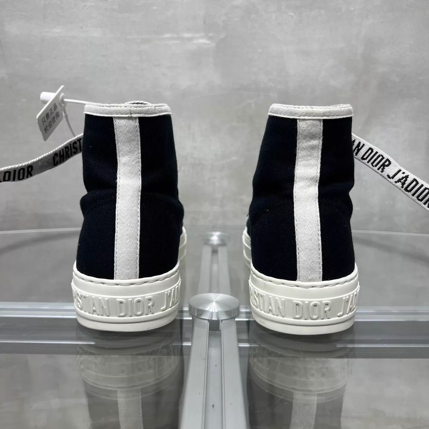 Dior Dior classic b&w logo canvas sneaker size 35 Size US 4.5 / IT 34.5 - 6 Thumbnail