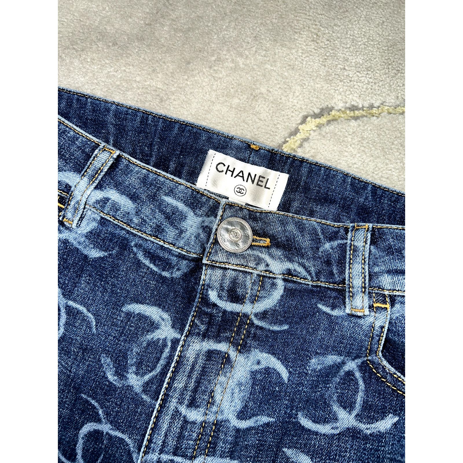 Chanel Chanel Denim White CC Printed Logo Sequin Skinny Jeans 42 Size 28" / US 6 / IT 42 - 4 Thumbnail