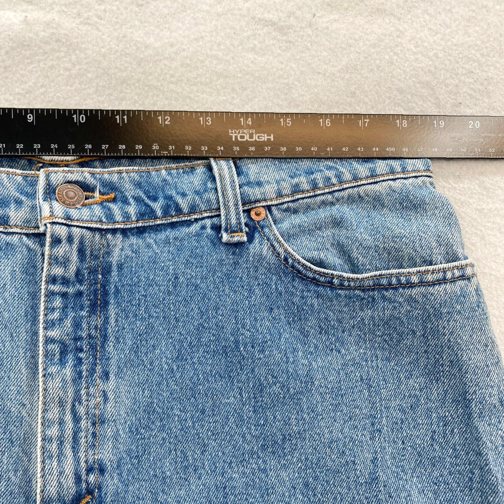 Levi's Vintage Levi's 550 Jeans Women's 18W Relaxed Tapered Blue Denim 1998 USA 5-Pocket 30in Inseam Jeans Womens Boys Girls Mens Size 40" / US 18 - 6 Thumbnail