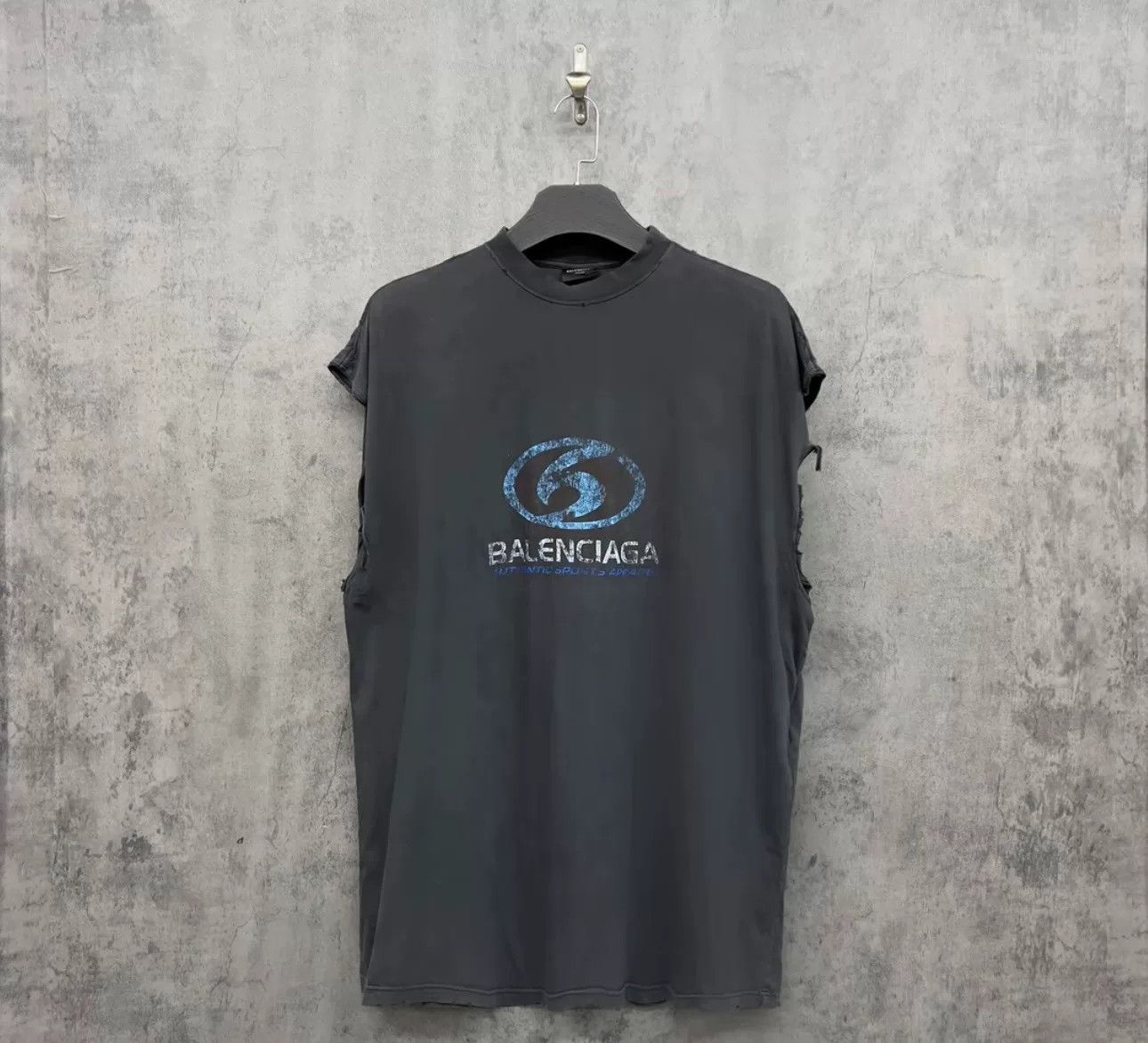 Balenciaga Balenciaga Distressed Logo Sleeveless Vest Size US S / EU 44-46 / 1 - 1 Thumbnail