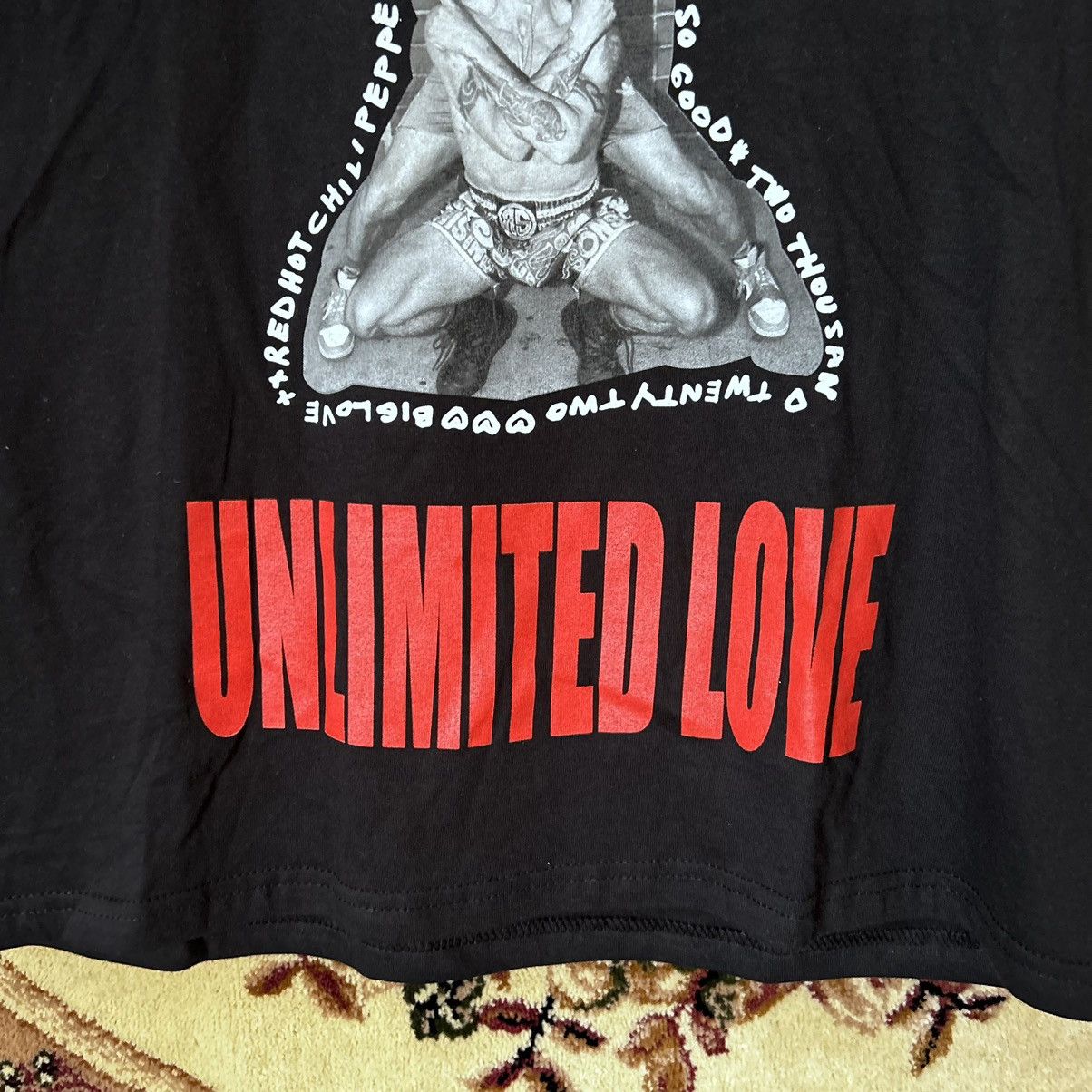 Band Tees Red Hot Chili Peppers Unlimited Love Tee Shirt Size US M / EU 48-50 / 2 - 5 Thumbnail
