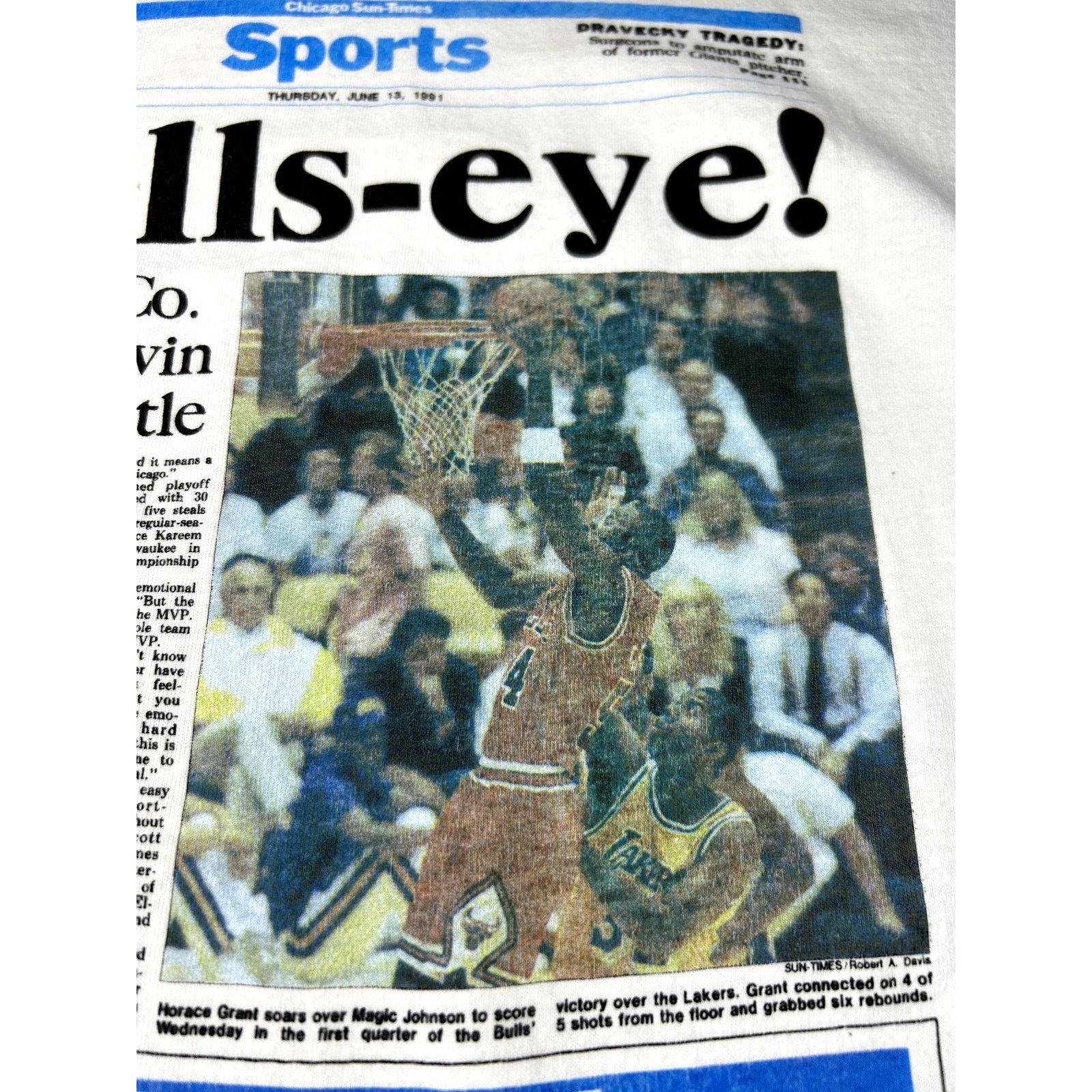 NBA '91 NBA Chicago Bulls Michael Jordan Newspaper Print T Shirt Size US L / EU 52-54 / 3 - 20 Thumbnail