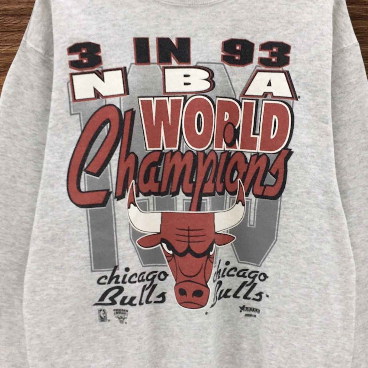 NBA × Vintage Rare! 1993 World Champions Chicago Bulls Basketball Size US M / EU 48-50 / 2 - 4 Thumbnail