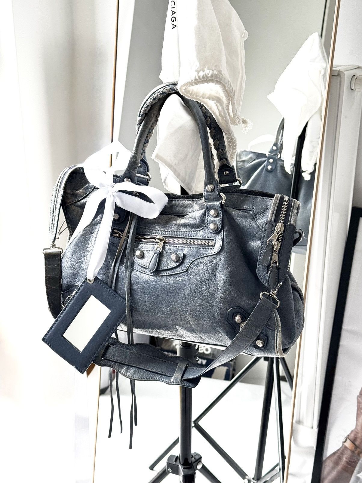 Balenciaga Vintage Balenciaga City Bag Distressed Leather Handbag Size ONE SIZE - 1 Thumbnail
